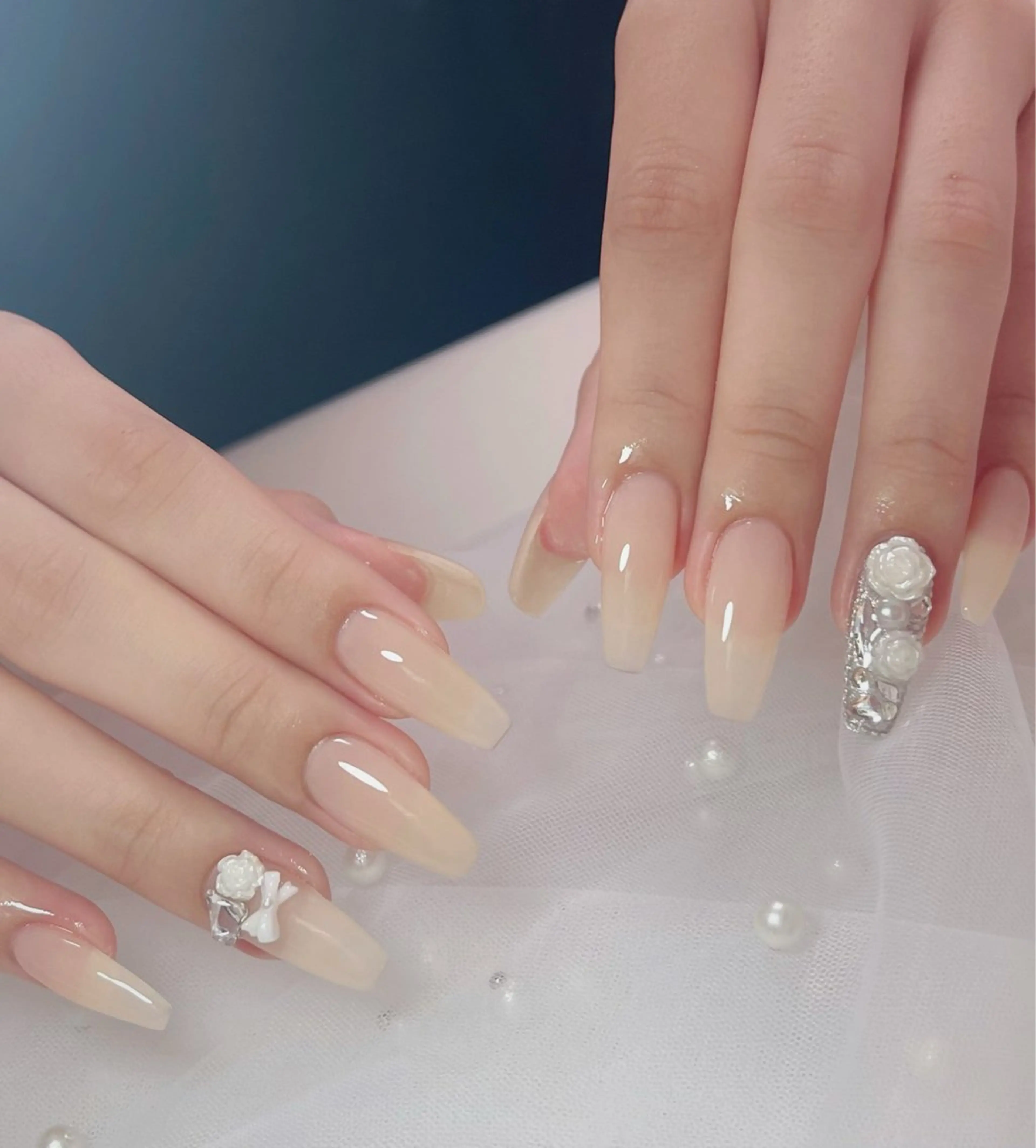 ネイル オーロラネイル 長さ出し フットネイル 韓国ネイル ラメ(グリッター) ハンドネイル 👍thumbs up nail👍のネイルデザイン