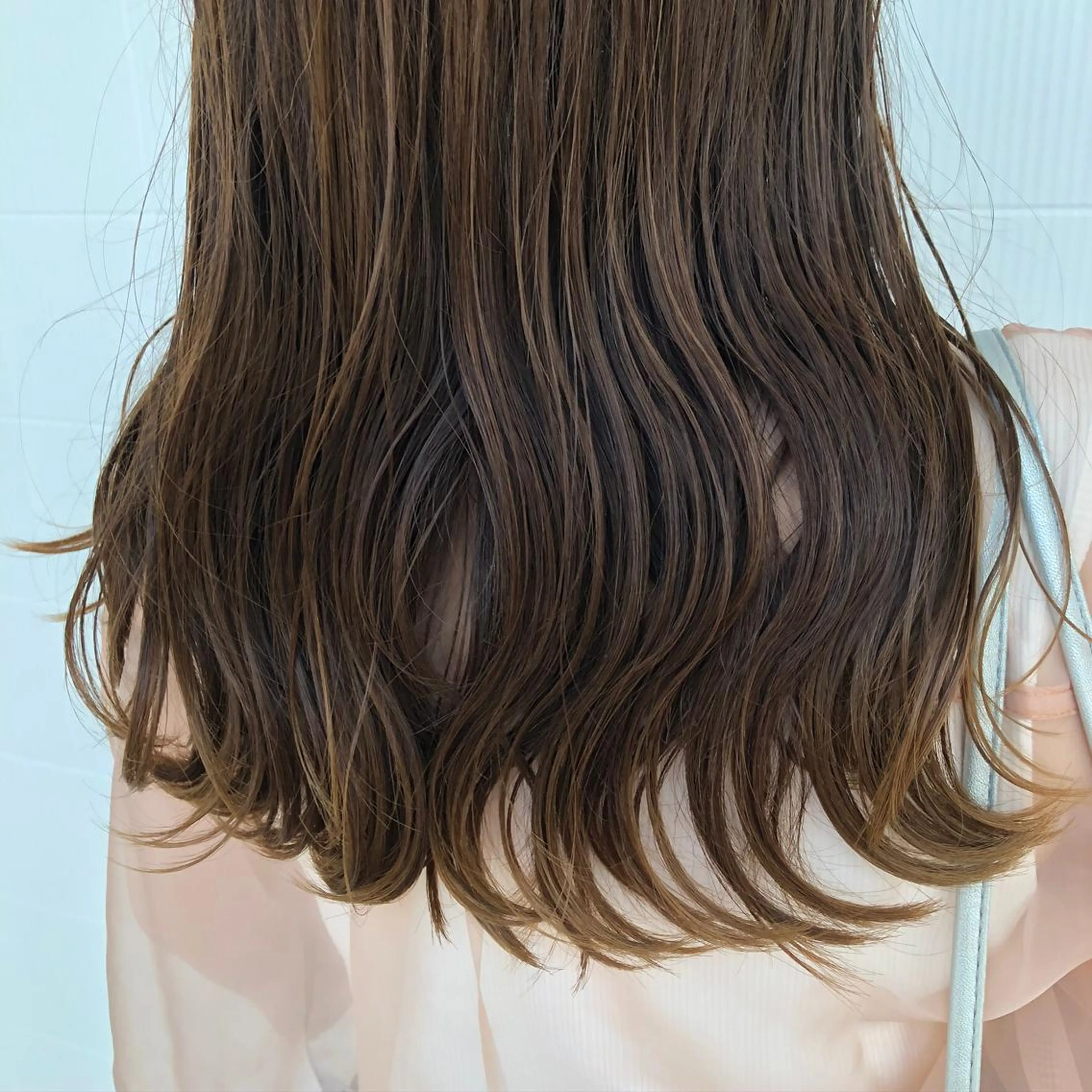 セミロング カラー 西垣 佳苗のヘアスタイル
