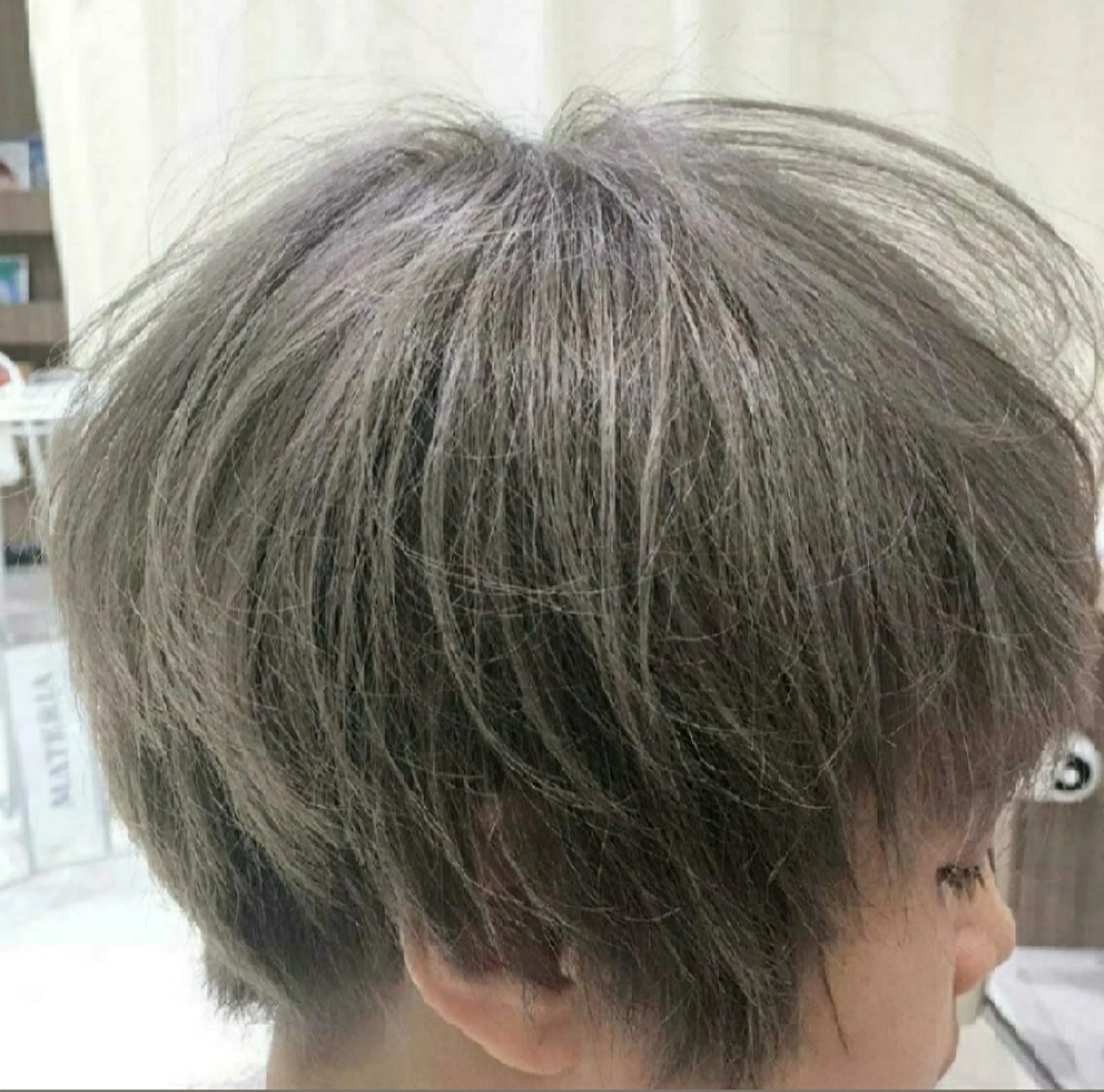 ショート カラー アッシュ アッシュグレー ブリーチ イルミナカラー 中村 和貴のヘアスタイル