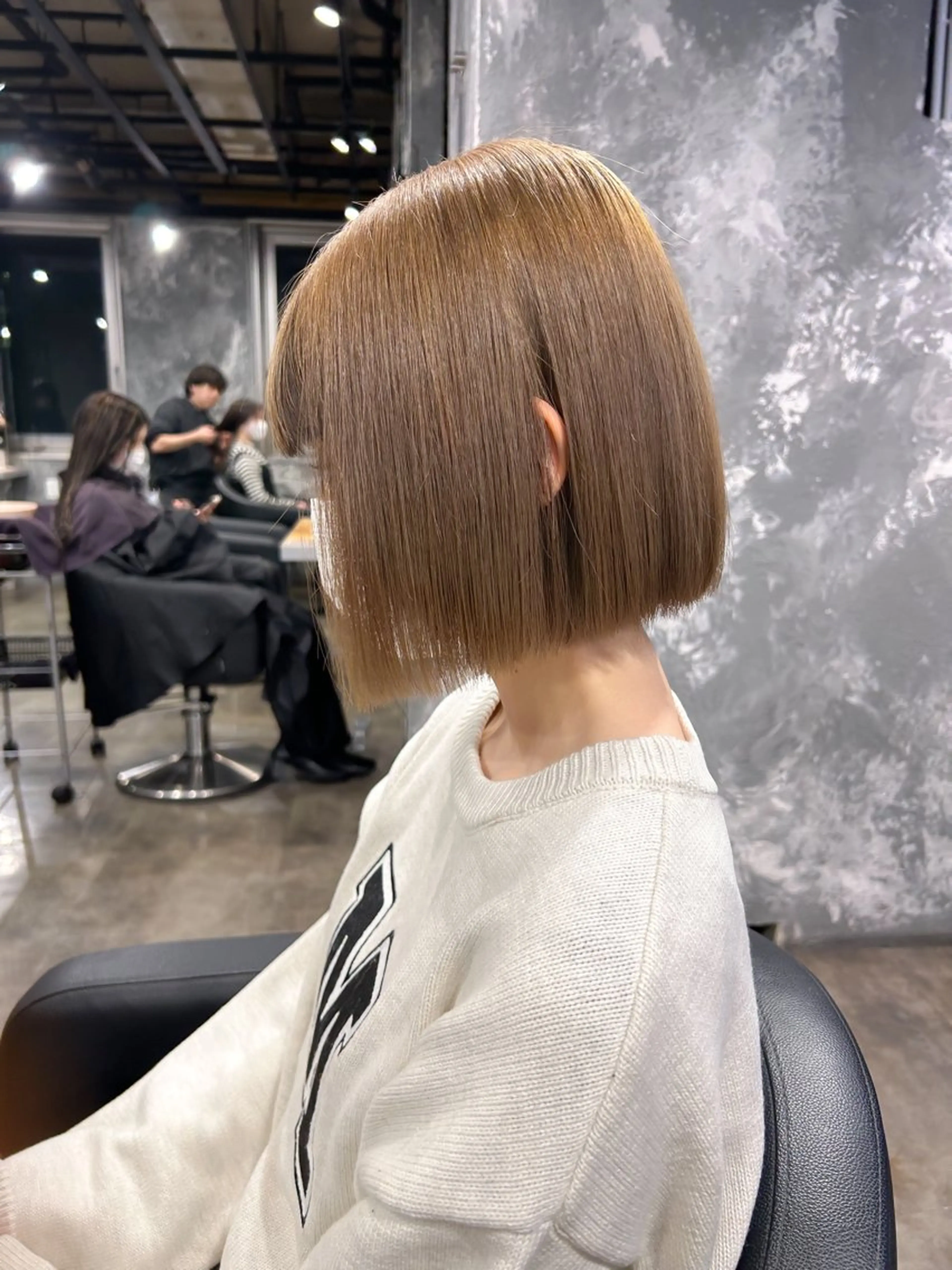 ショート カラー 切りっぱなしボブ 前下がりボブ ボブ カット ヘアカラー トリートメント ヘアセット 🫧ハイトーン🫧 TOPstylistのヘアスタイル