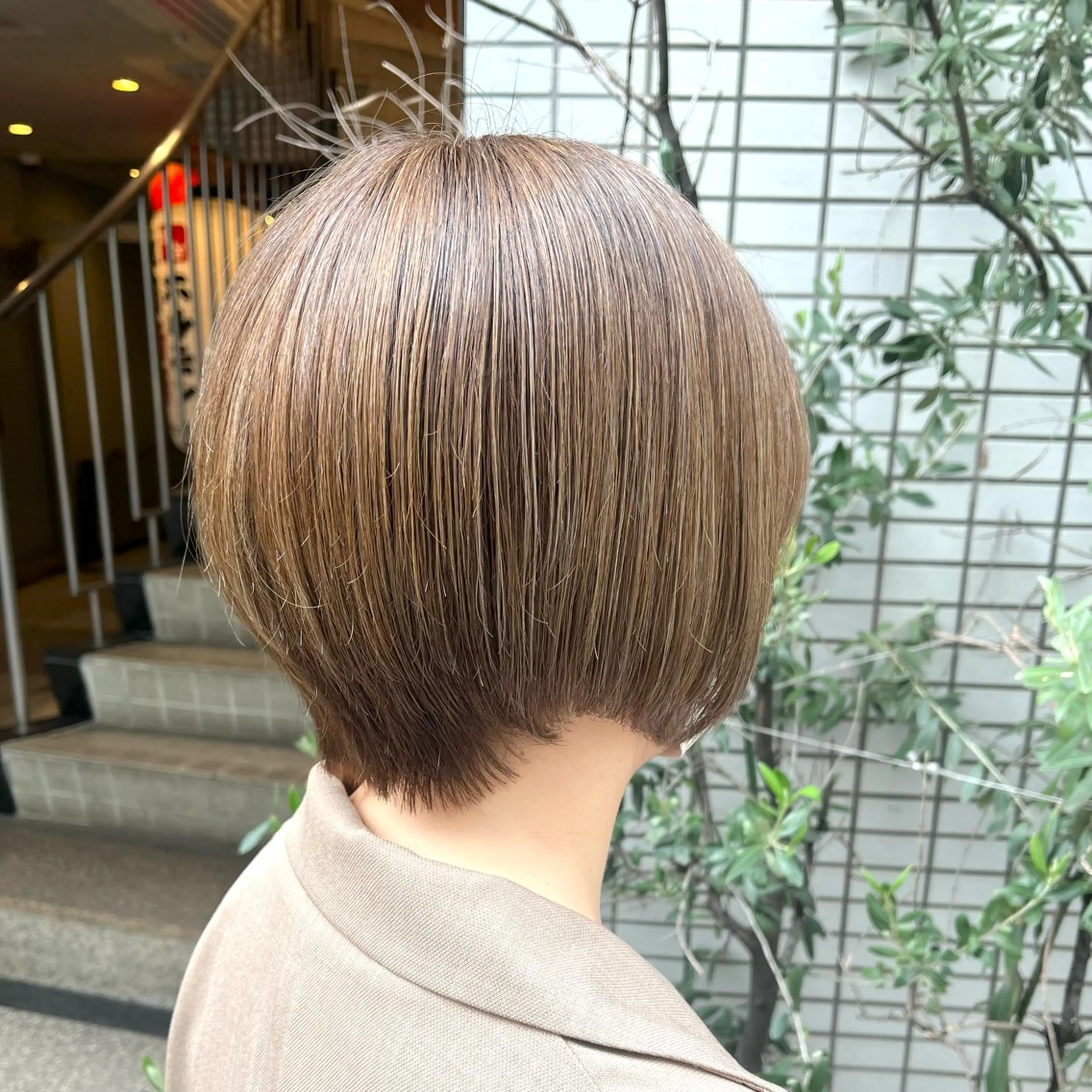 ショート カラー アッシュ ベージュカラー ハイライトカラー ハイライト ショートヘア カット ヘアカラー ショート・ボブ/ 髪質改善カラーのヘアスタイル