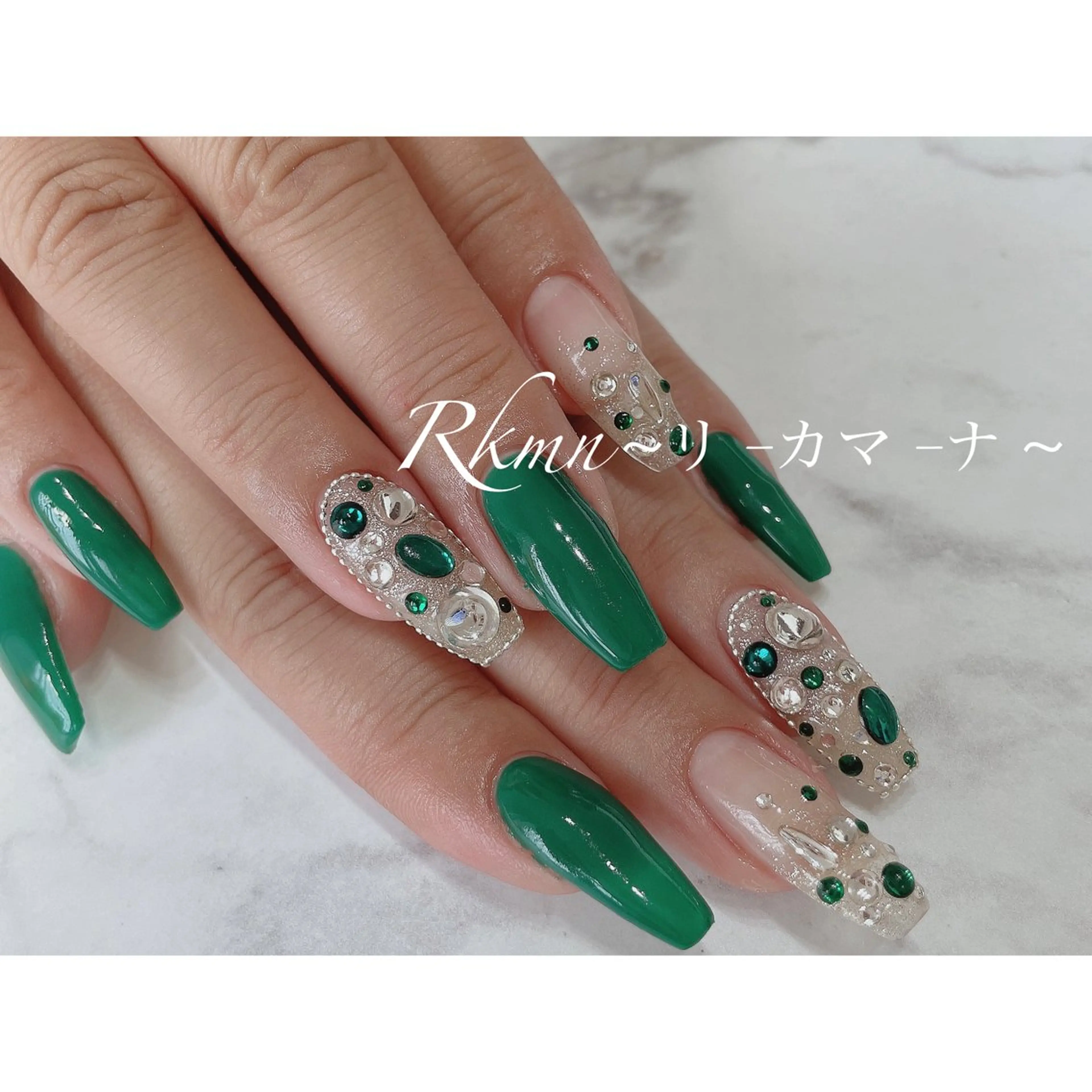 ネイル アートネイル グリーン キラキラネイル ラメ(グリッター) 春ネイル ハンドネイル フットネイル ハンドケア Rkmn ~リ-カマ-ナ~のネイルデザイン
