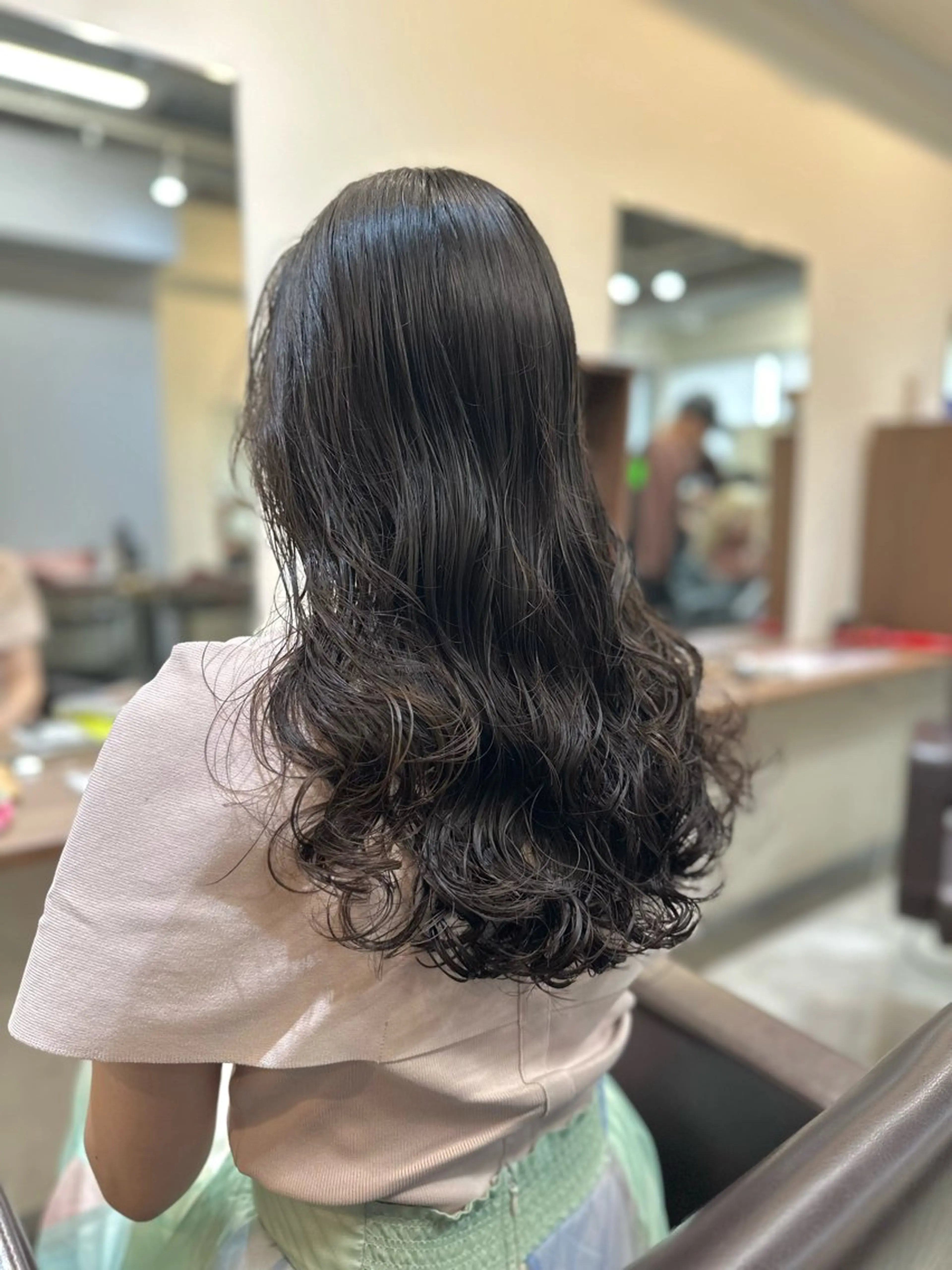 ロング カラー パーマ カット ヘアカラー パーマ トリートメント ヘッドスパ 縮毛矯正✨ 透明感カラー✨山下のヘアスタイル