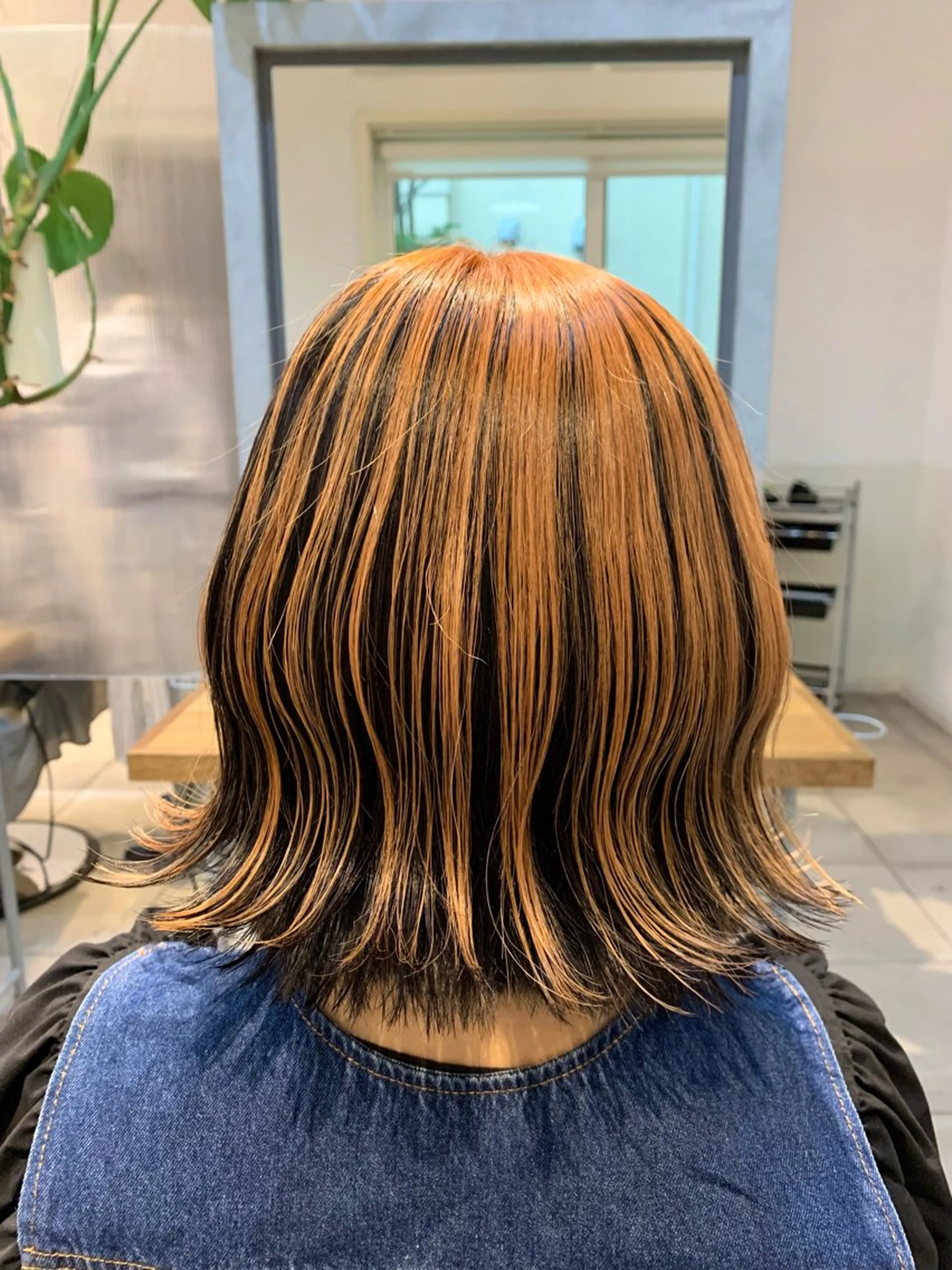 ミディアム 外ハネヘア カット ヘアカラー 幡野 葵のヘアスタイル
