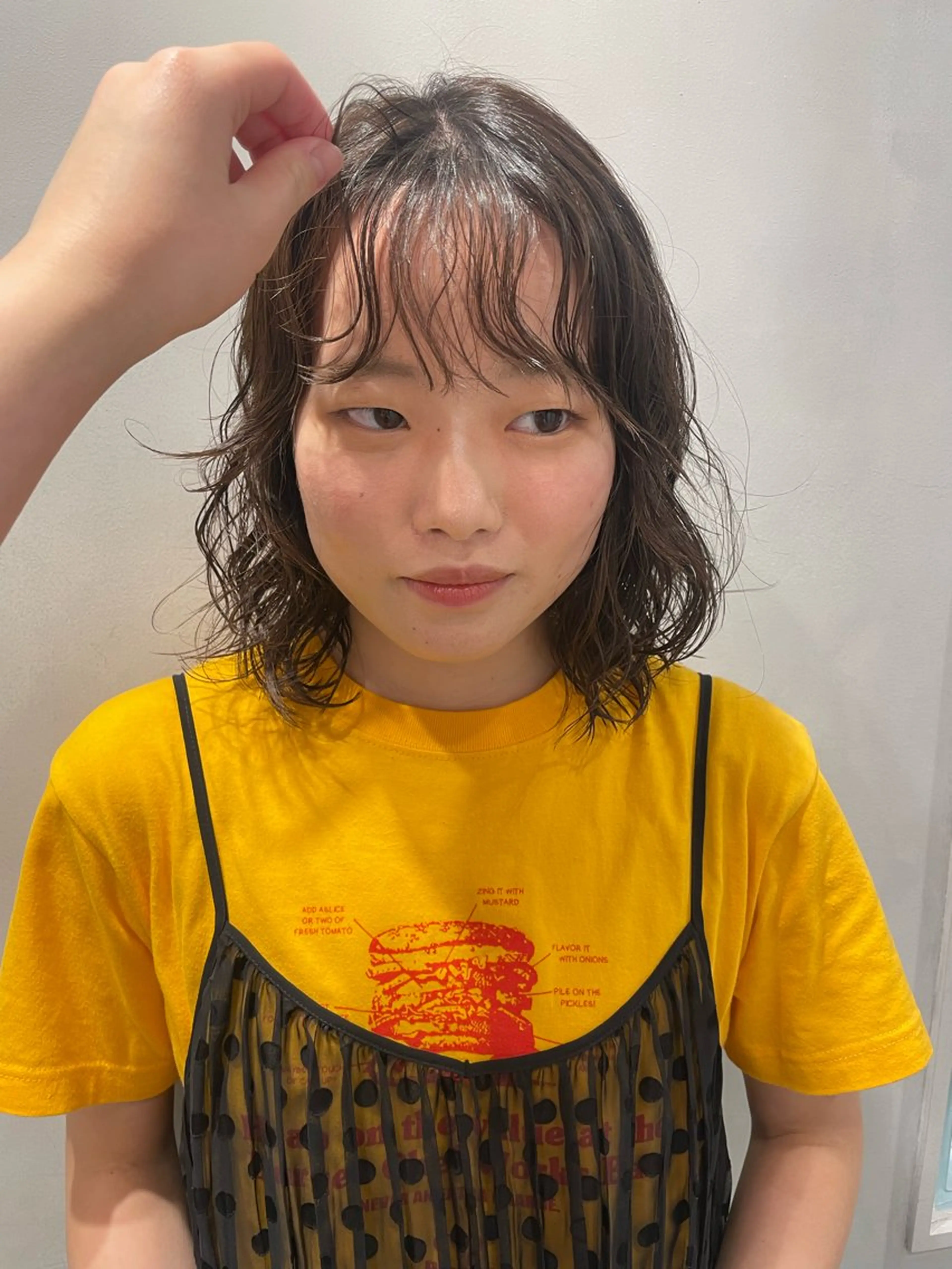 ミディアム パーマ ミディアムパーマ 石川 優奈のヘアスタイル