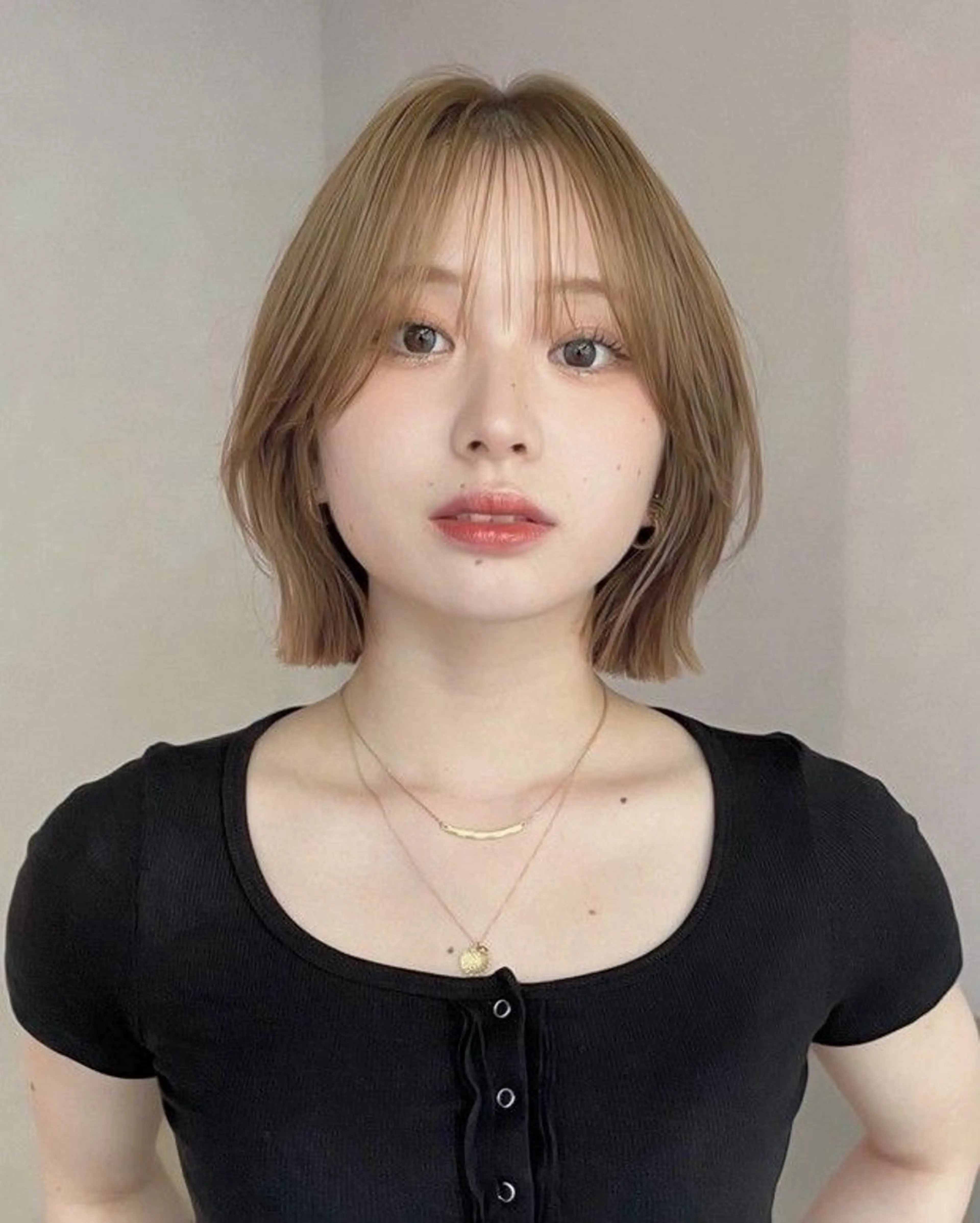 ショート ブリーチ＆ハイライト デザイン艶カラーみくのヘアスタイル