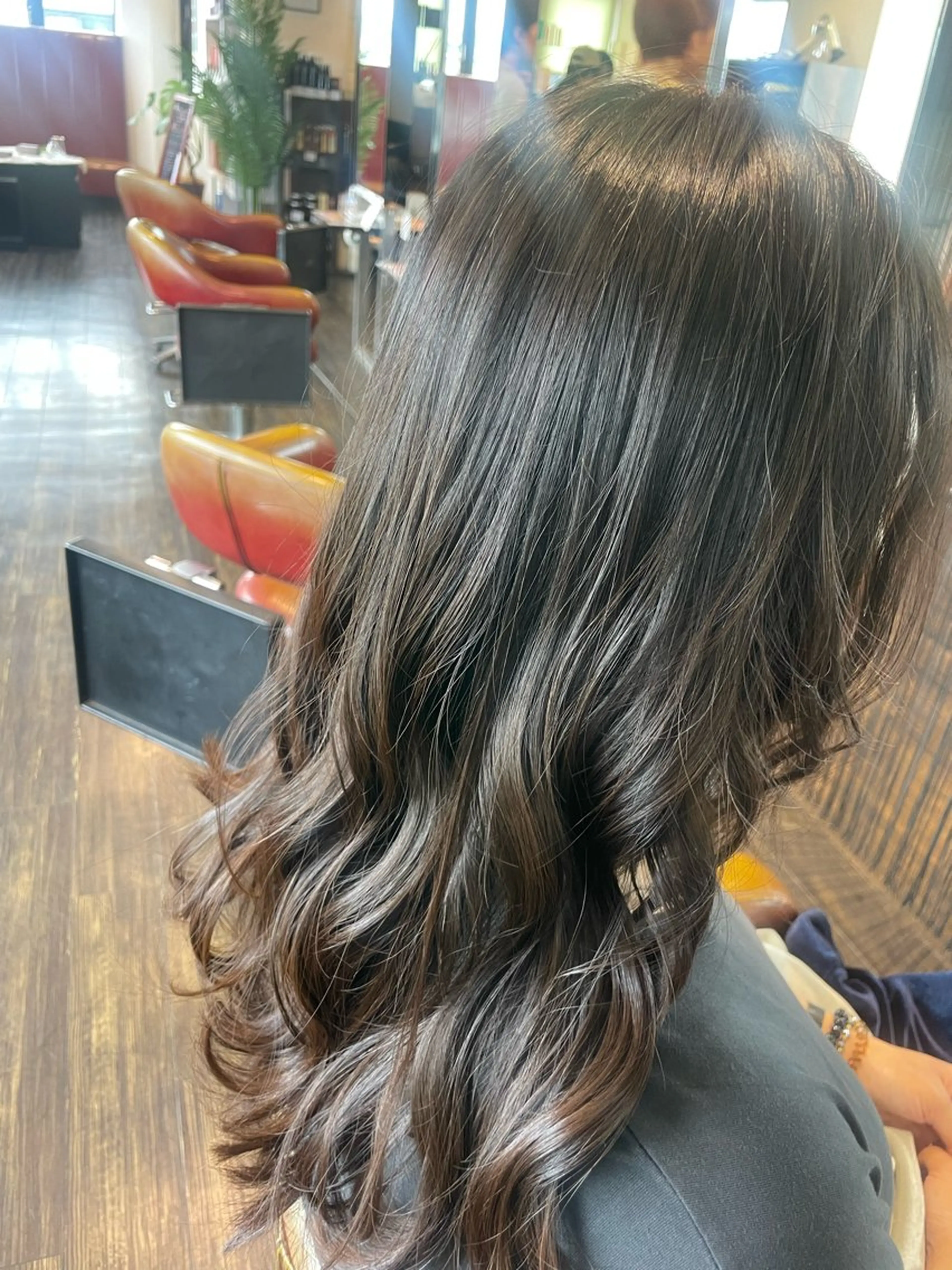 ロング カラー ブラウンカラー チョコレートブラウン カット ヘアカラー 佐藤 綾郁のヘアスタイル