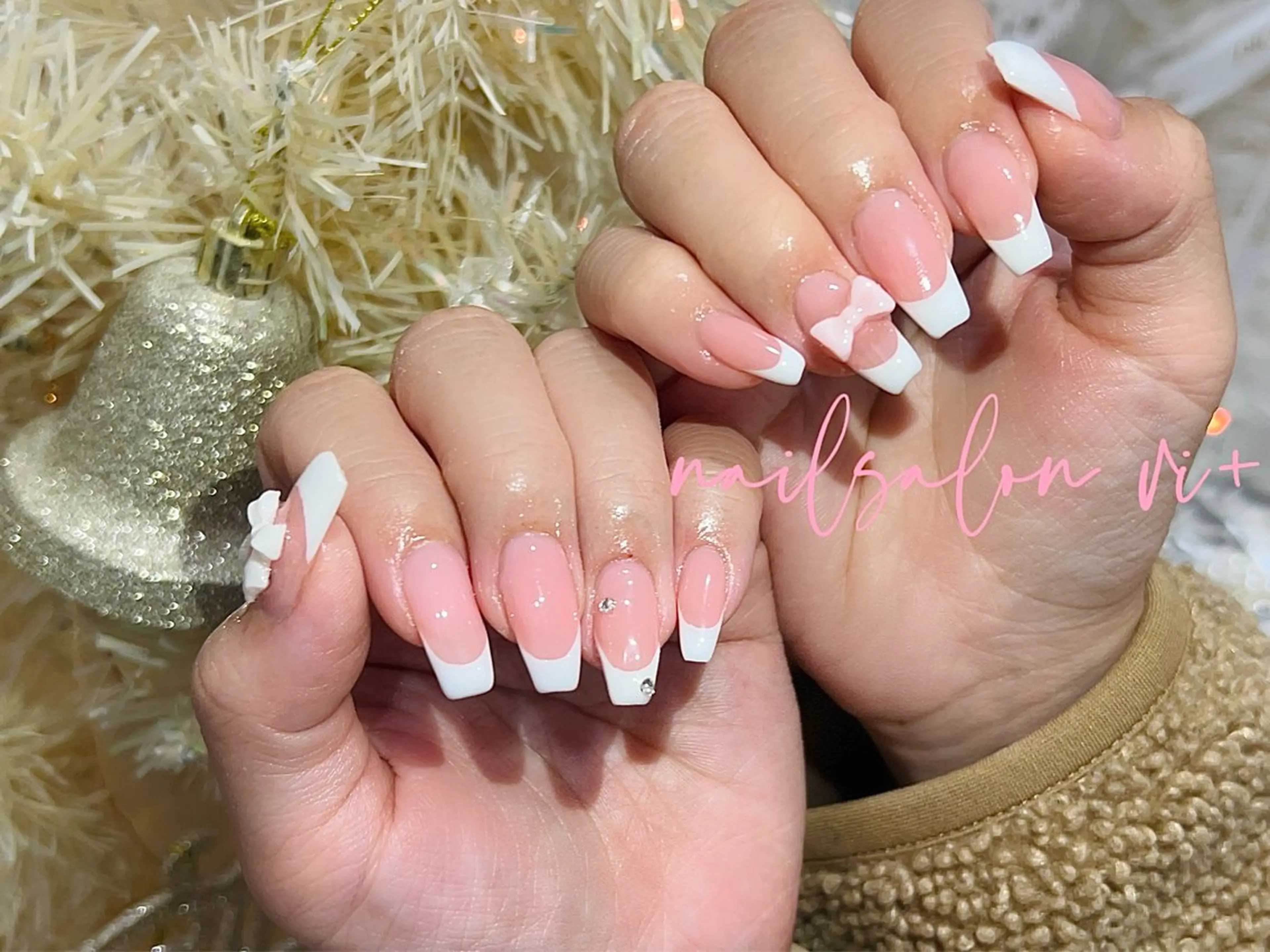 ネイル ハンドネイル nailsalon vi+新人LiLiのネイルデザイン