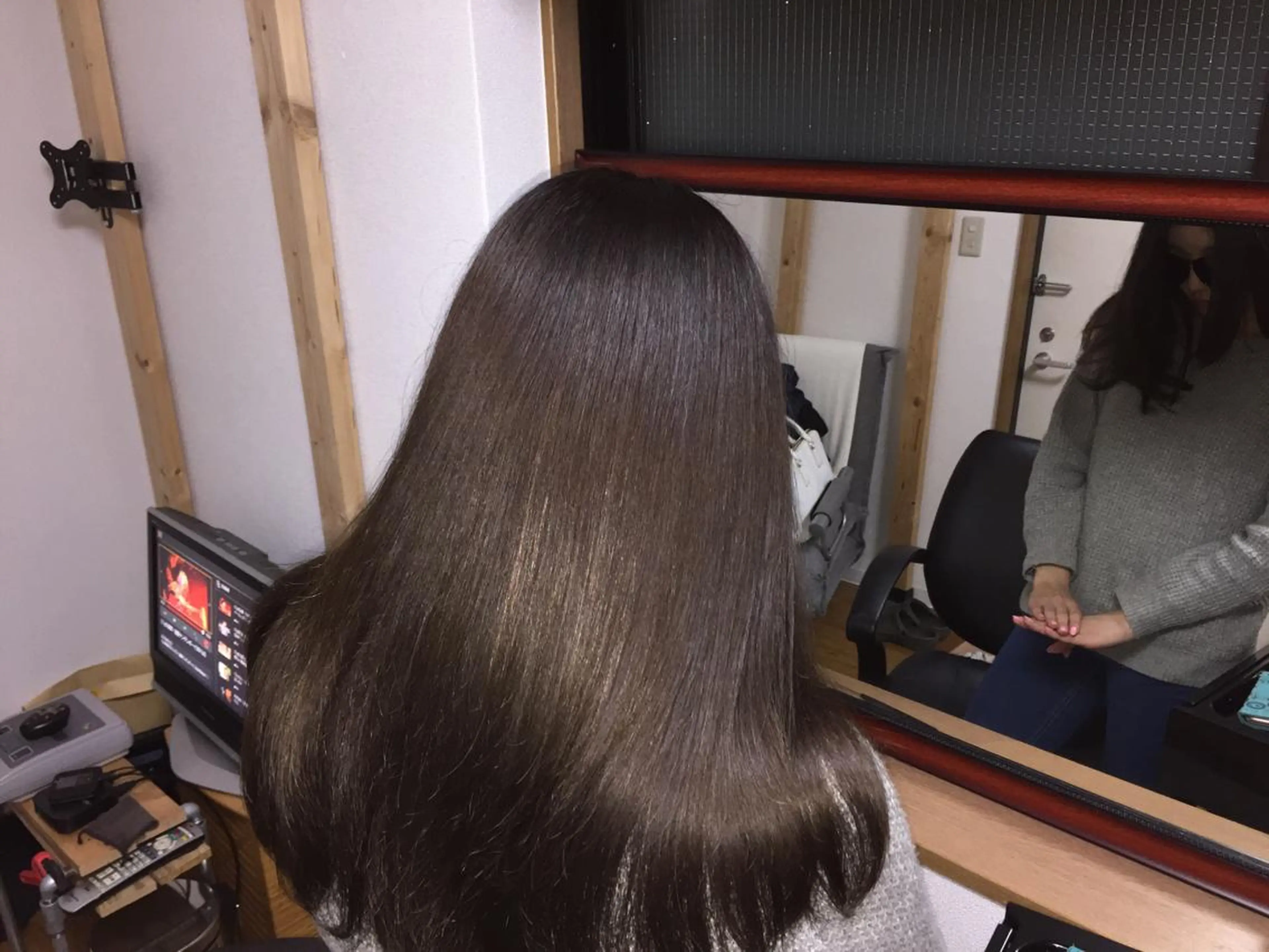 セミロング カラー アッシュ ブリーチ ミント カット ヘアカラー じょん 。のヘアスタイル