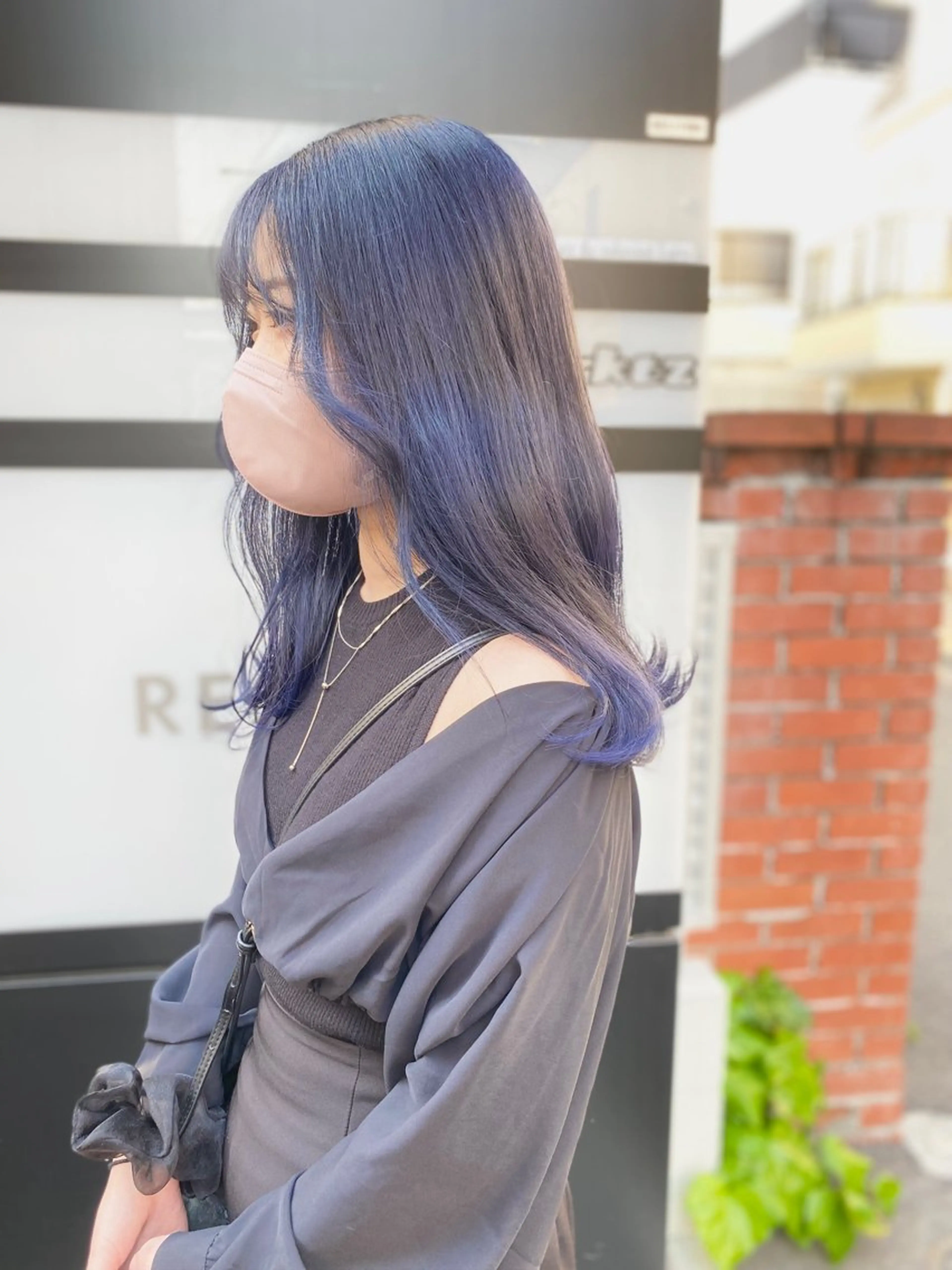 ロング カラー アディクシーカラー バレイヤージュ 黒髪 ブリーチ ブルーカラー カット トリートメント レイヤーカット nude ヘア大和のヘアスタイル