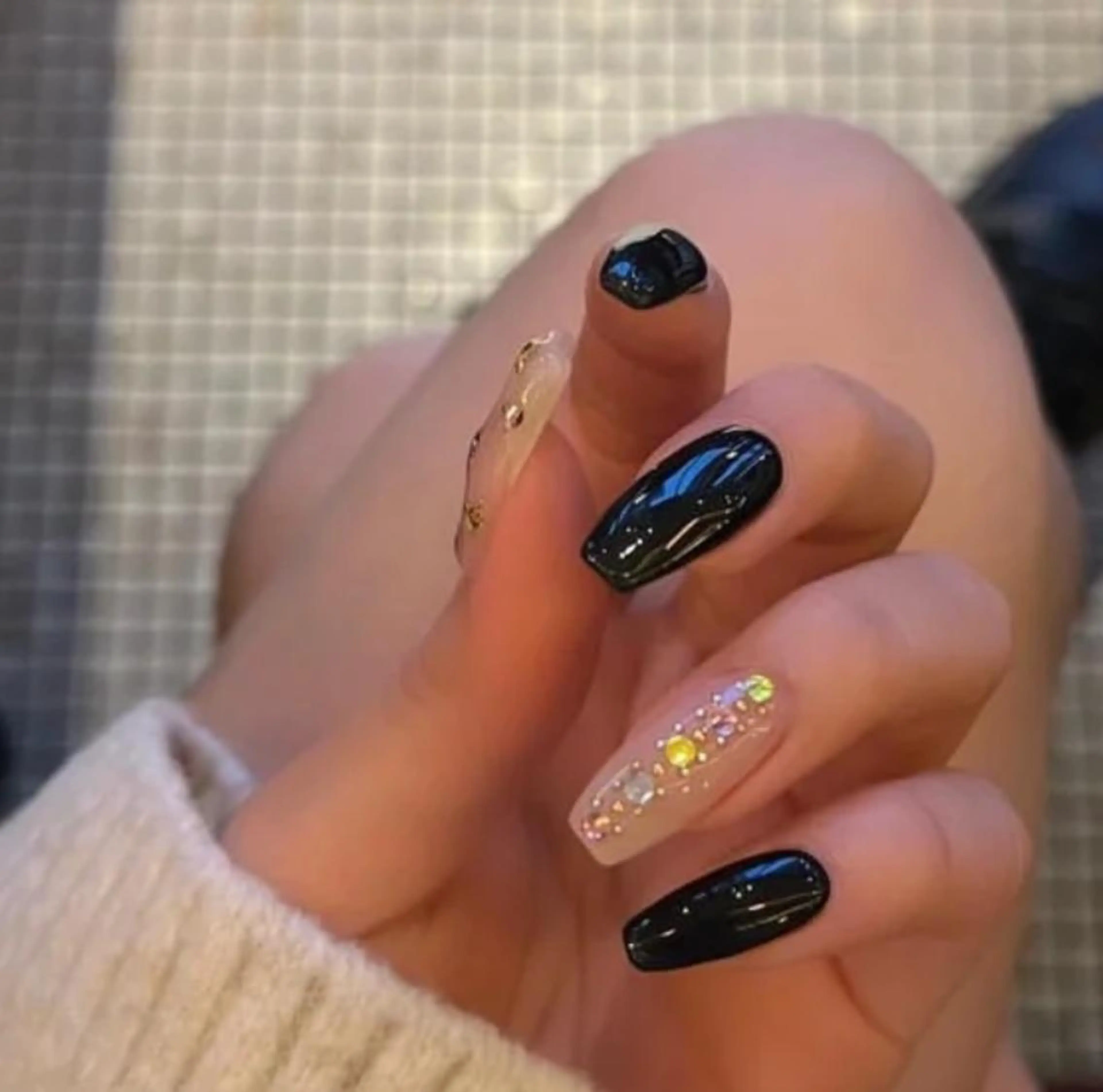 ネイル 長さ出し ネイルチップ Queens テイのネイルデザイン
