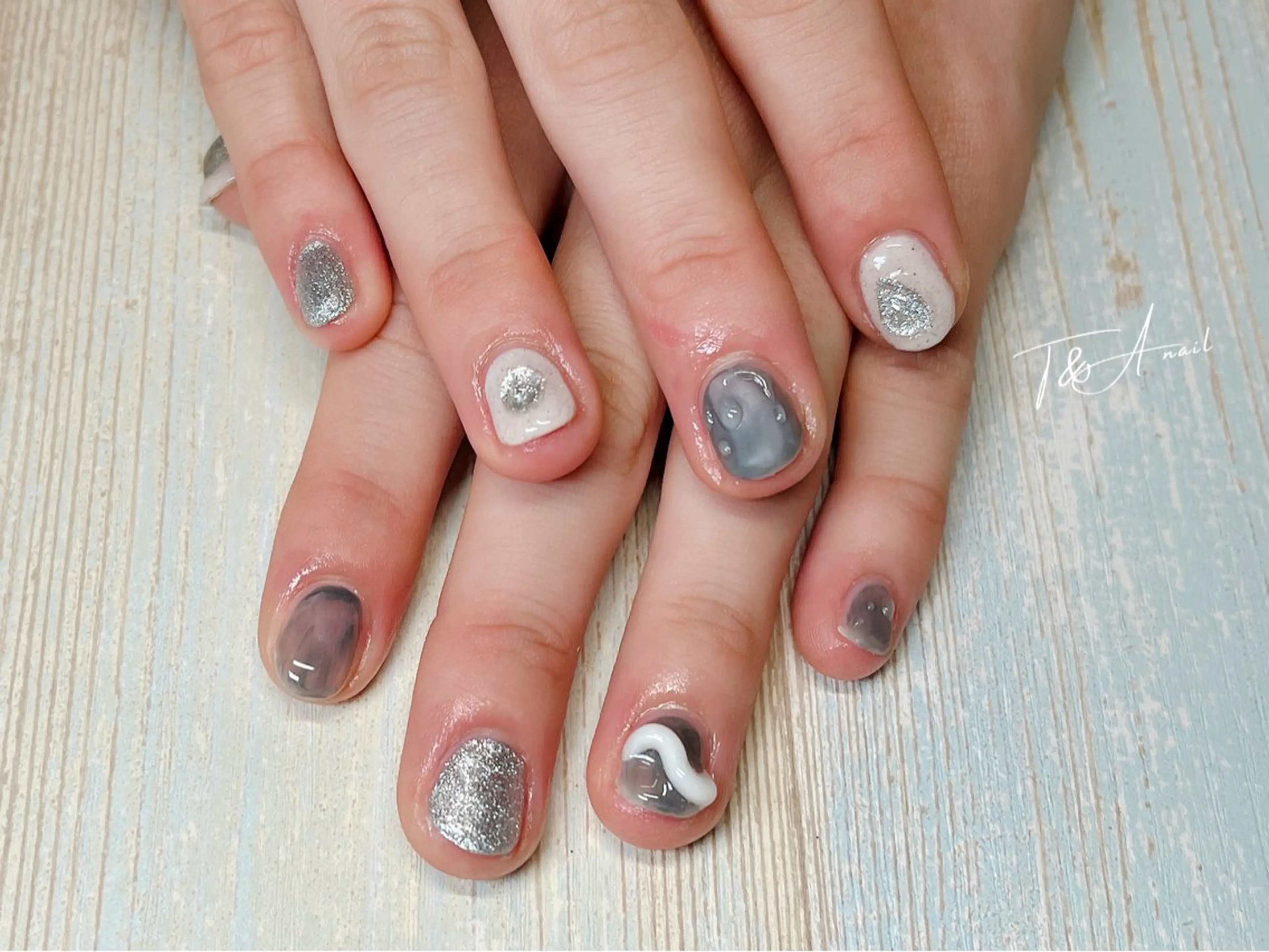 ネイル ジェルネイル 氷ネイル・うるうるネイル キラキラネイル ニュアンスネイル スカルプネイル ハンドネイル T&A nailのネイルデザイン