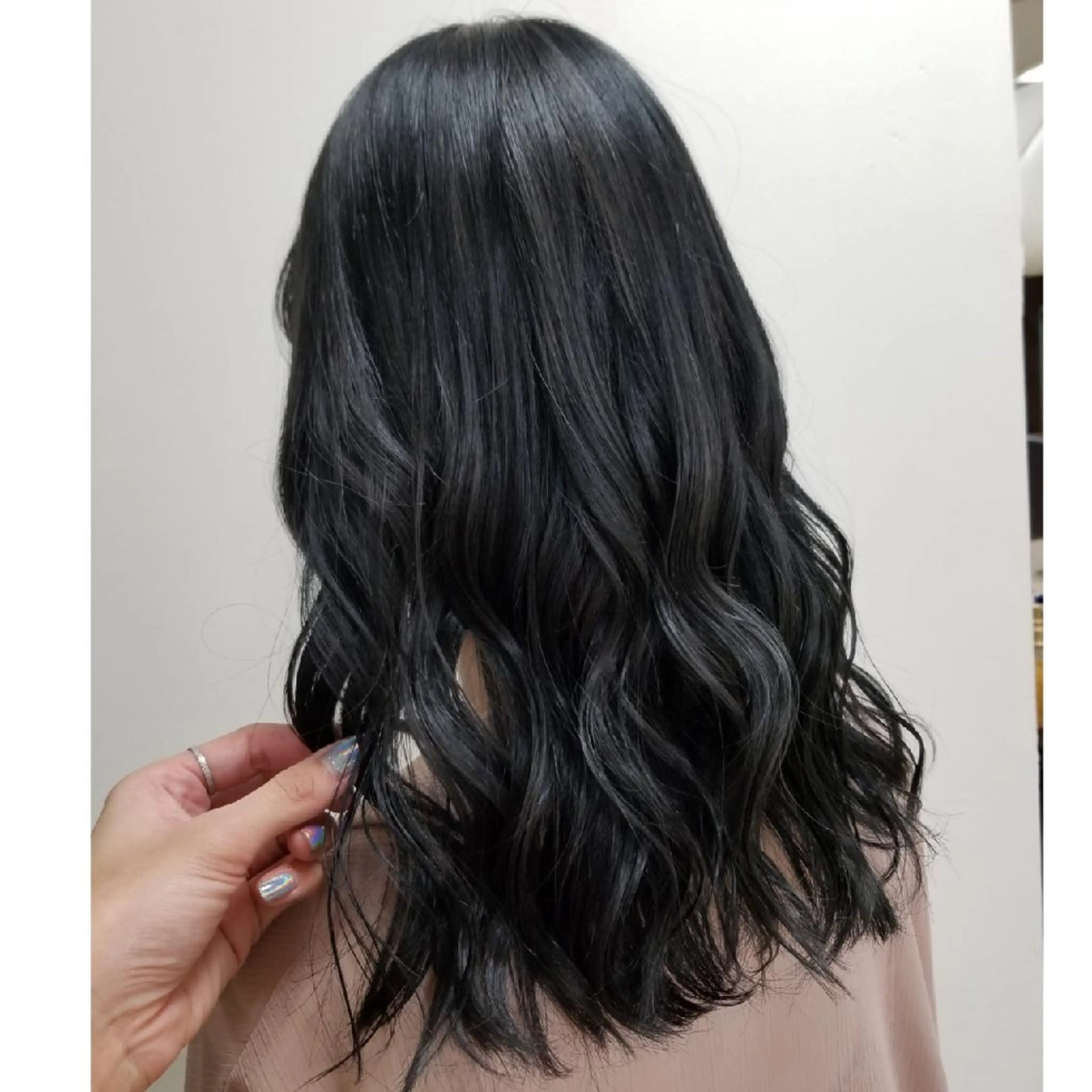 セミロング カラー ブルーカラー ブルーグレー ブルーグレージュ グレージュ ラカリテ所属・渋谷 りなのヘアスタイル