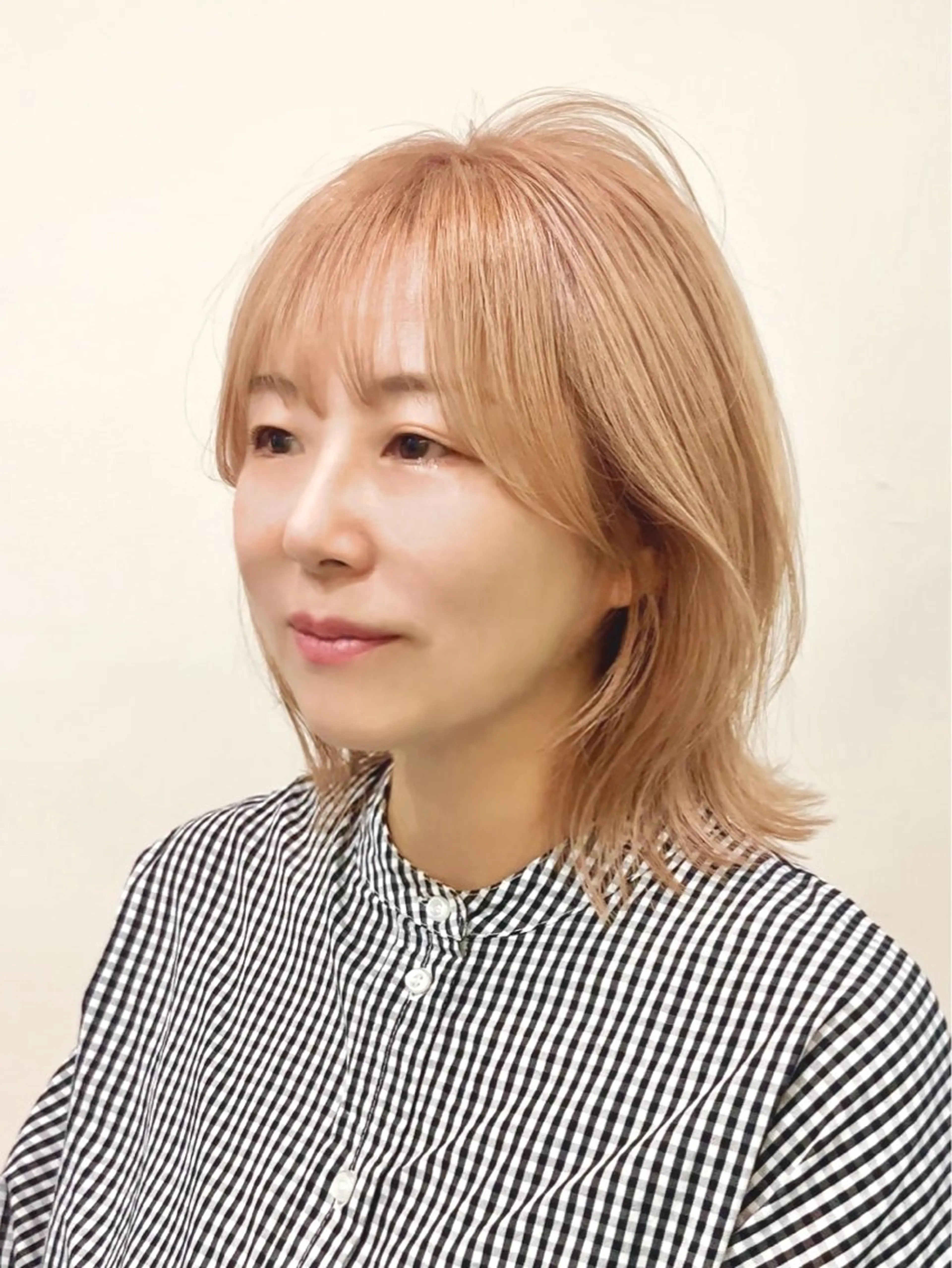 ミディアム くせ毛 髪質改善 韓国風ヘア レイヤーカット 小顔カット i.Ehime所属・i.Ehime💫 齋藤  あつきのヘアスタイル