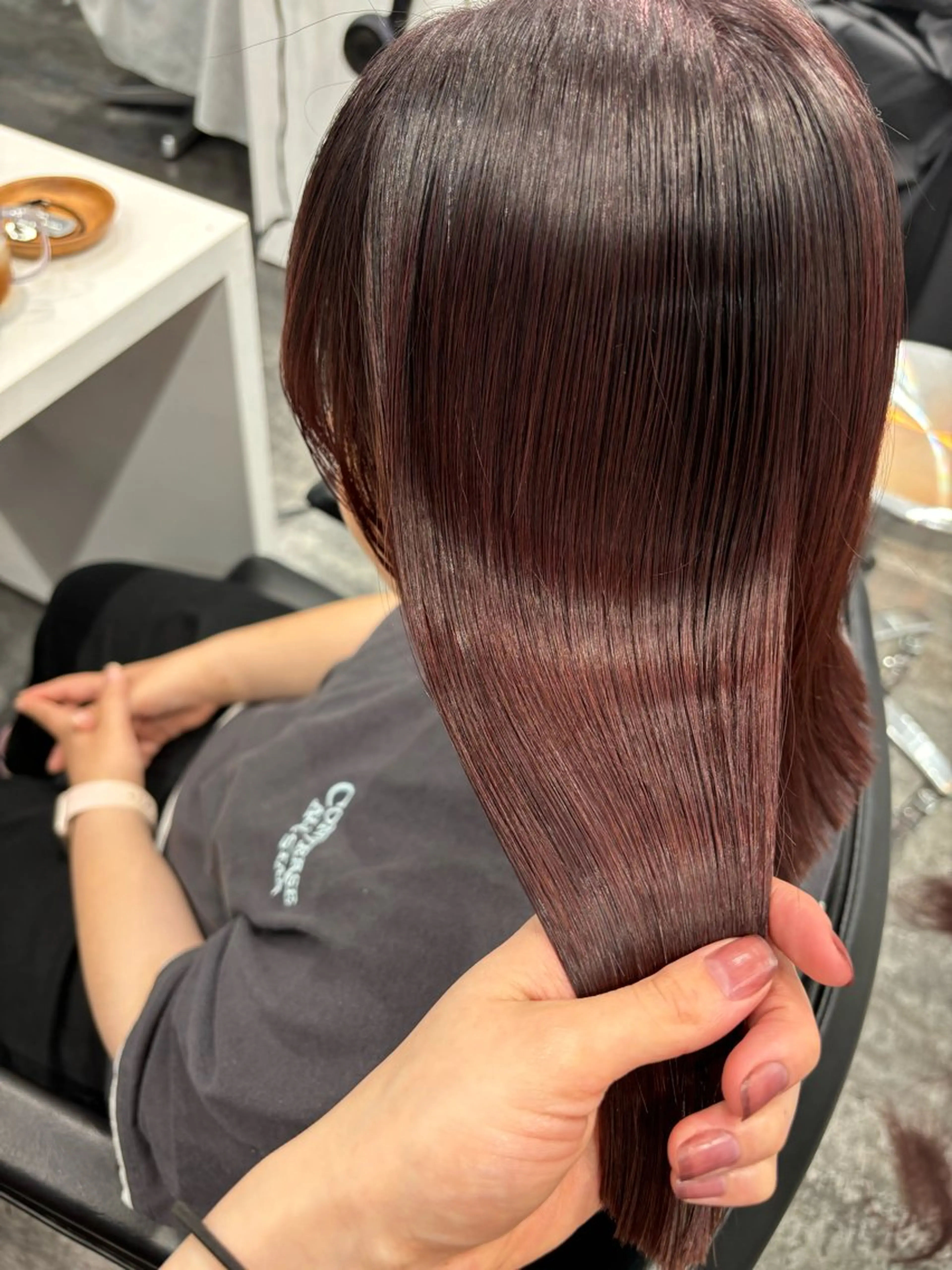 セミロング カラー カシス 髪質改善 LOMARLIE JURIAのヘアスタイル