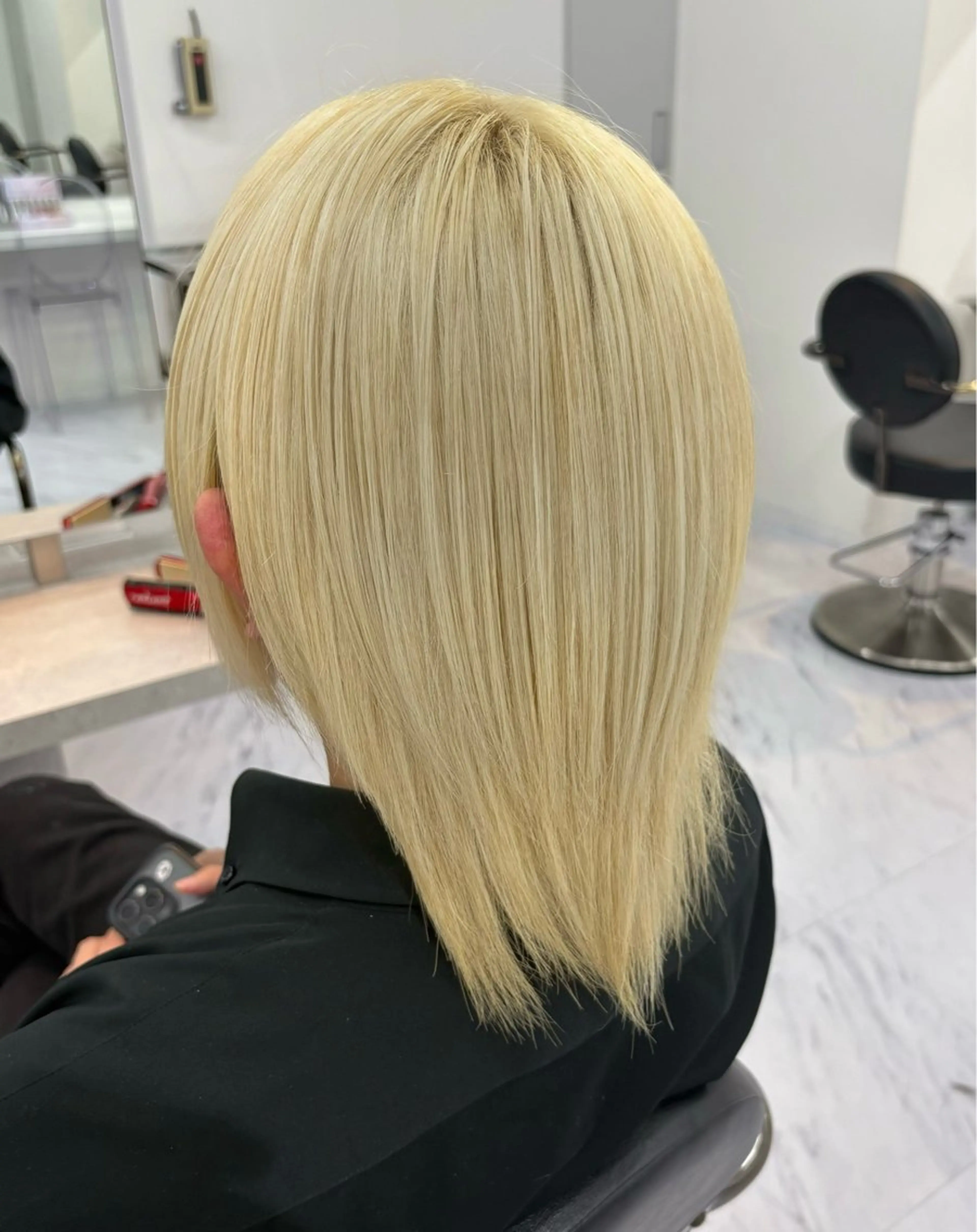 ショート VEGA所属・VEGA ヒカル 艶髪ハイトーン天神のヘアスタイル