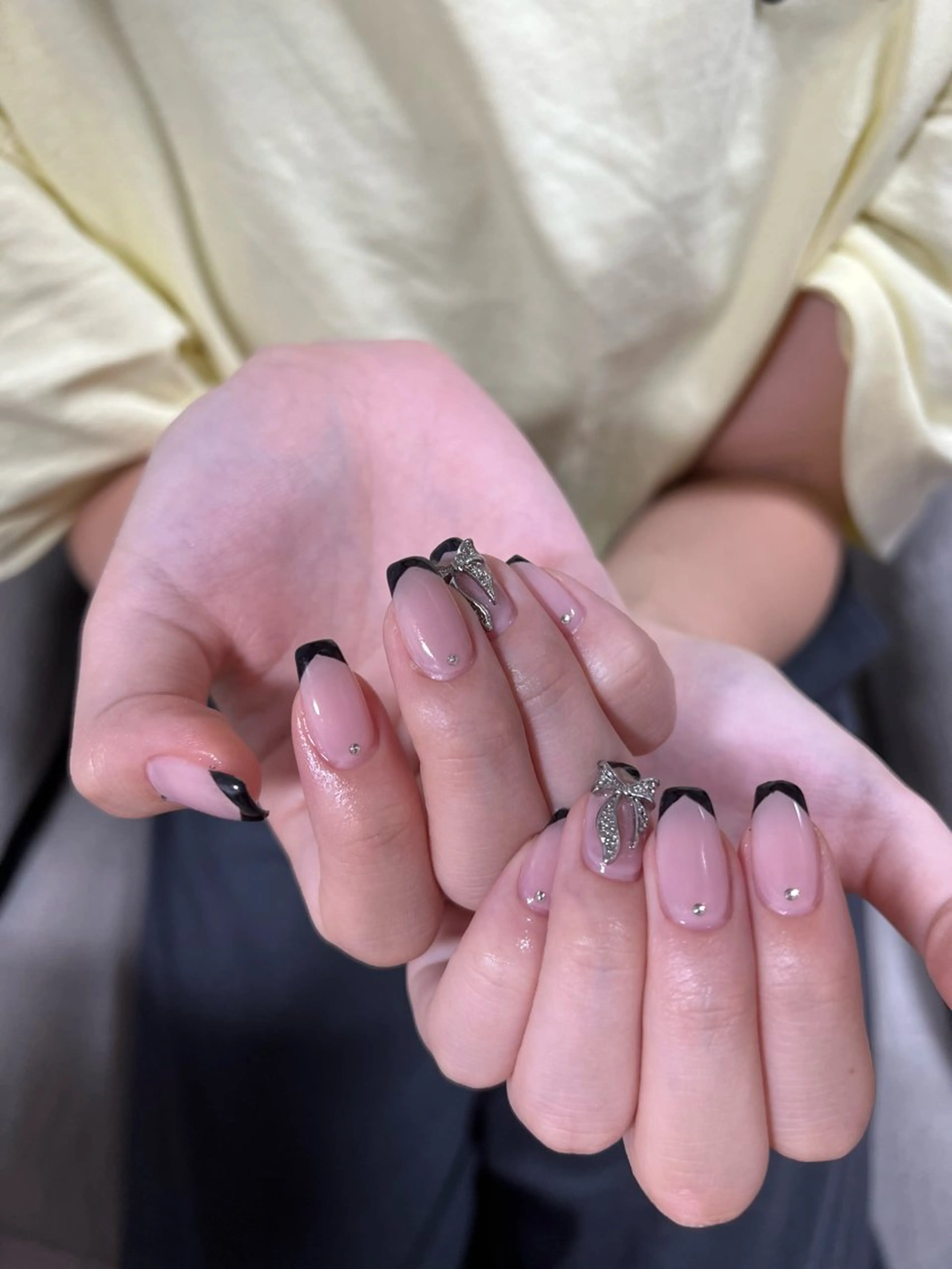 ネイル フレンチネイル ジェルネイル 持ち込み パラジェル ワンホンネイル flowers nailのネイルデザイン