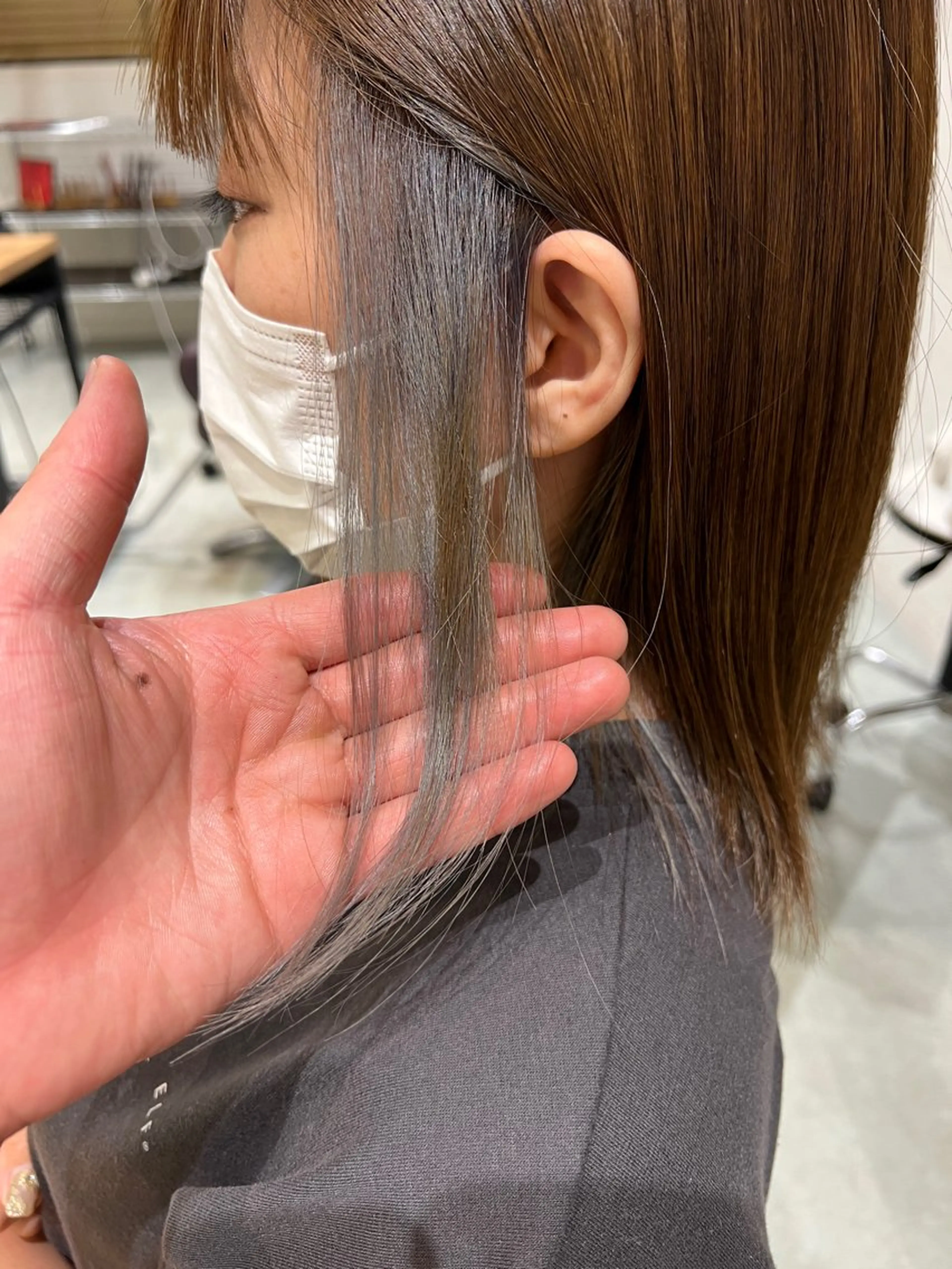 ミディアム Aile所属・酸性ストレート／カラ ー/山下高明のヘアスタイル