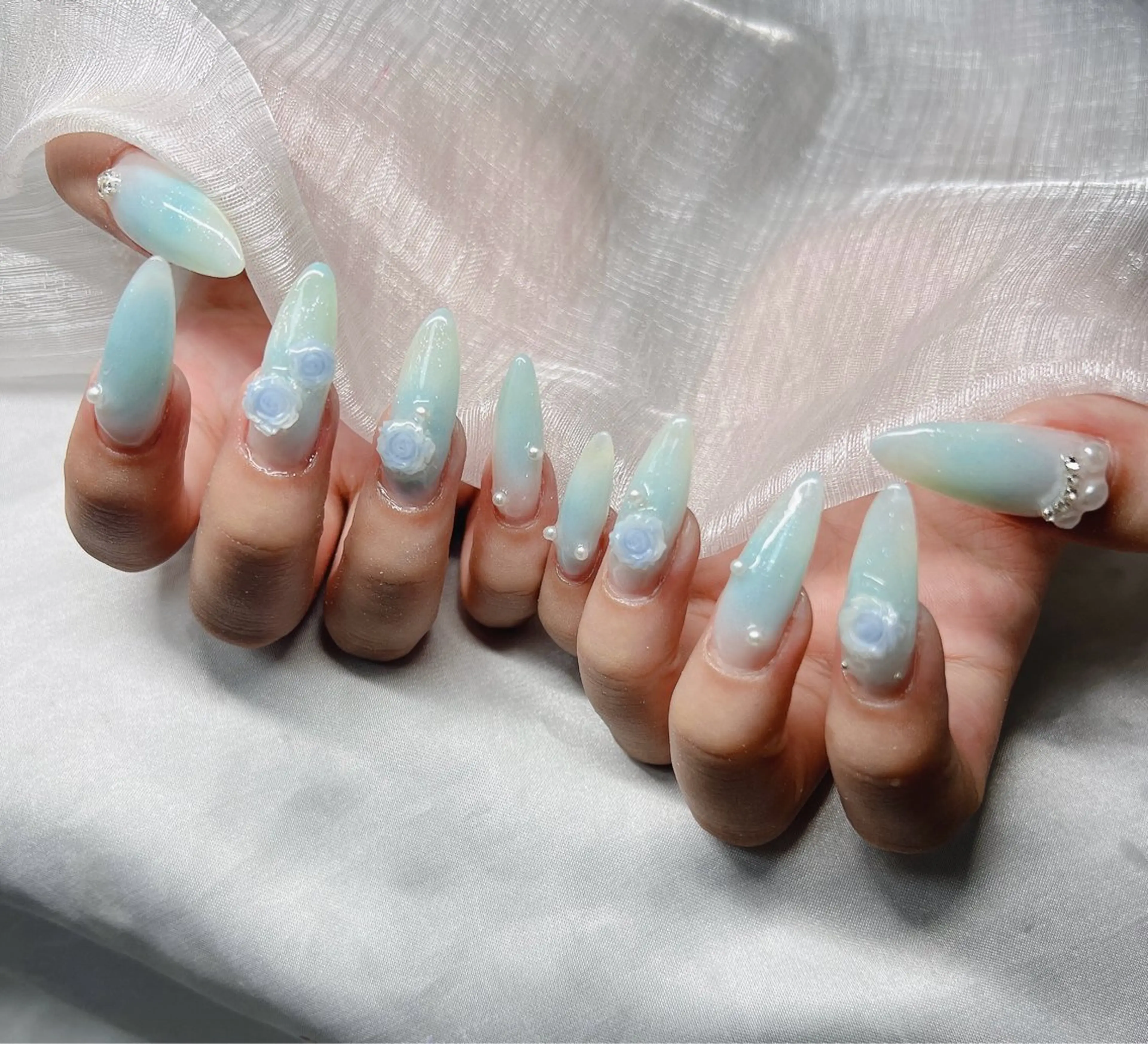 ネイル 長さ出し グラデーション 卒業式 キラキラネイル マグネットネイル ハンドネイル Lee Nailsのネイルデザイン