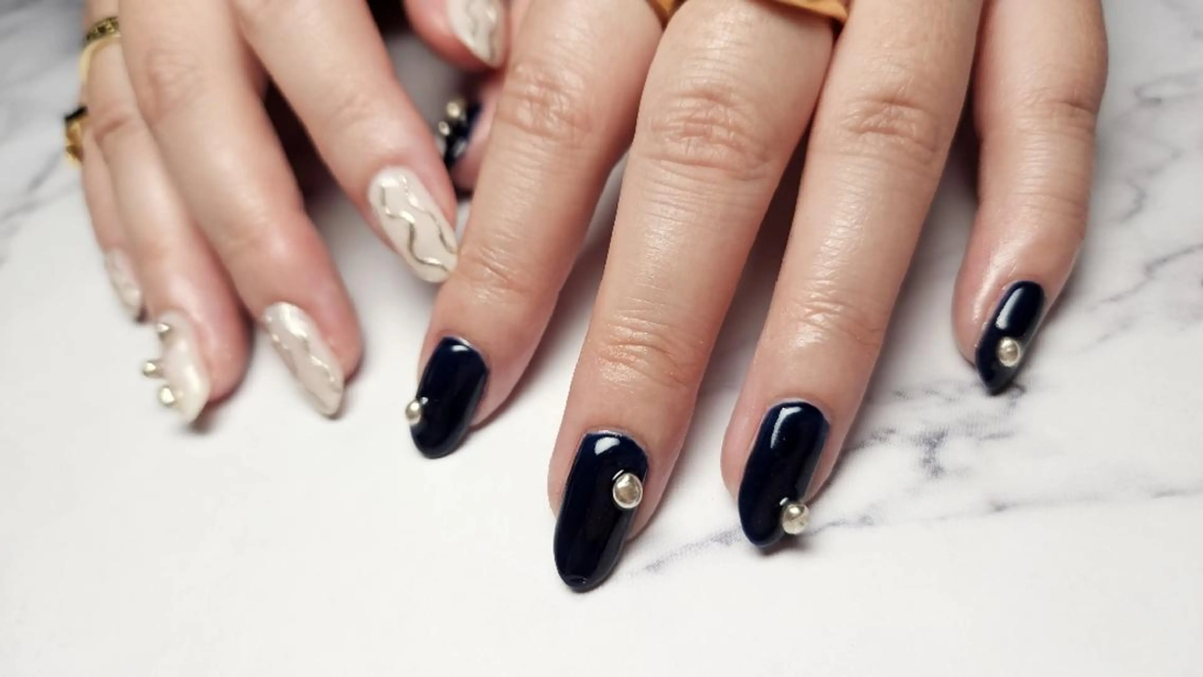 ネイル ラヴィアン ローズのネイルデザイン