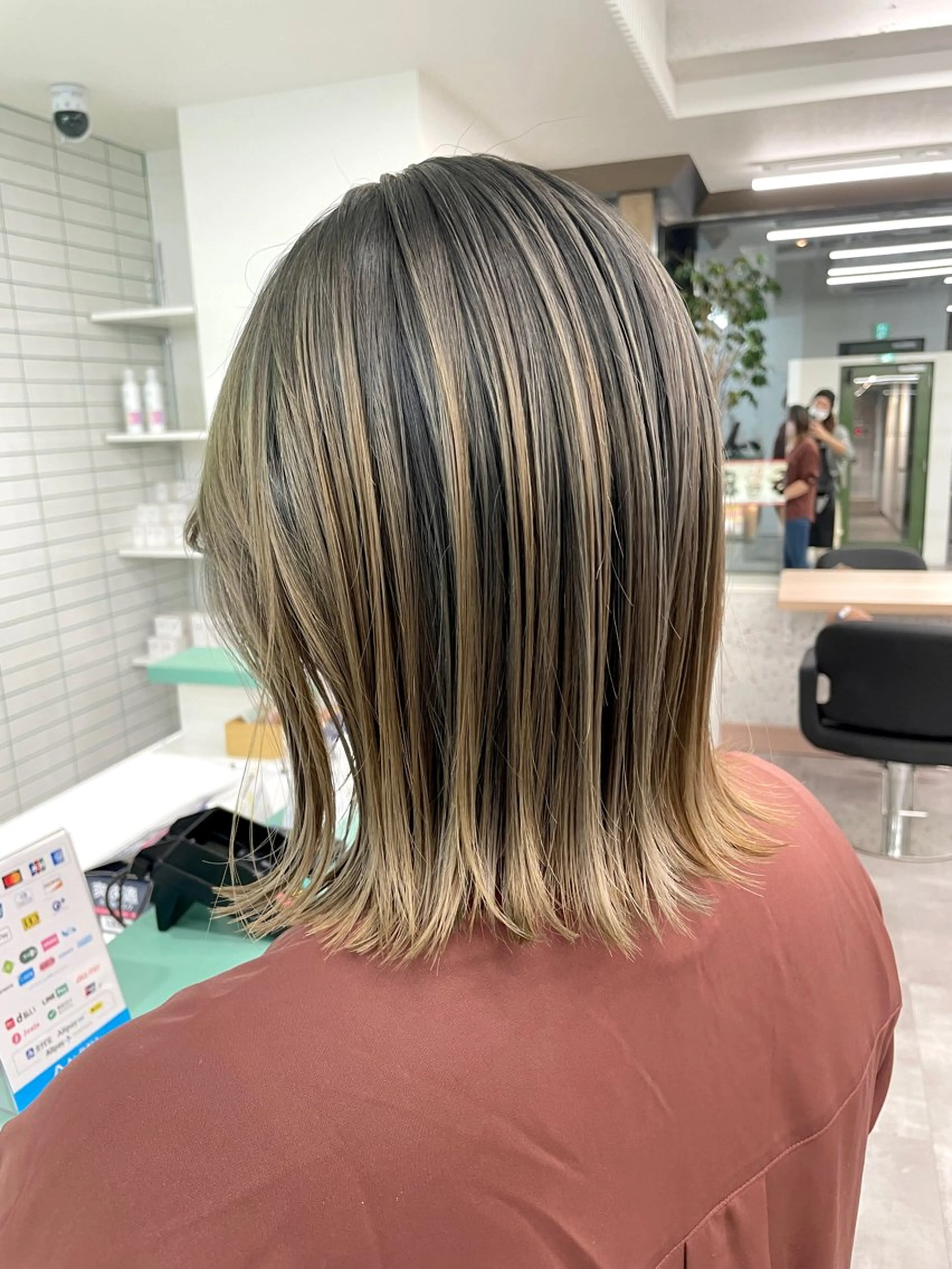 ミディアム レイヤーカット カット ヘアカラー トリートメント 💚透明感カラー💚 ♻️本間♻️のヘアスタイル