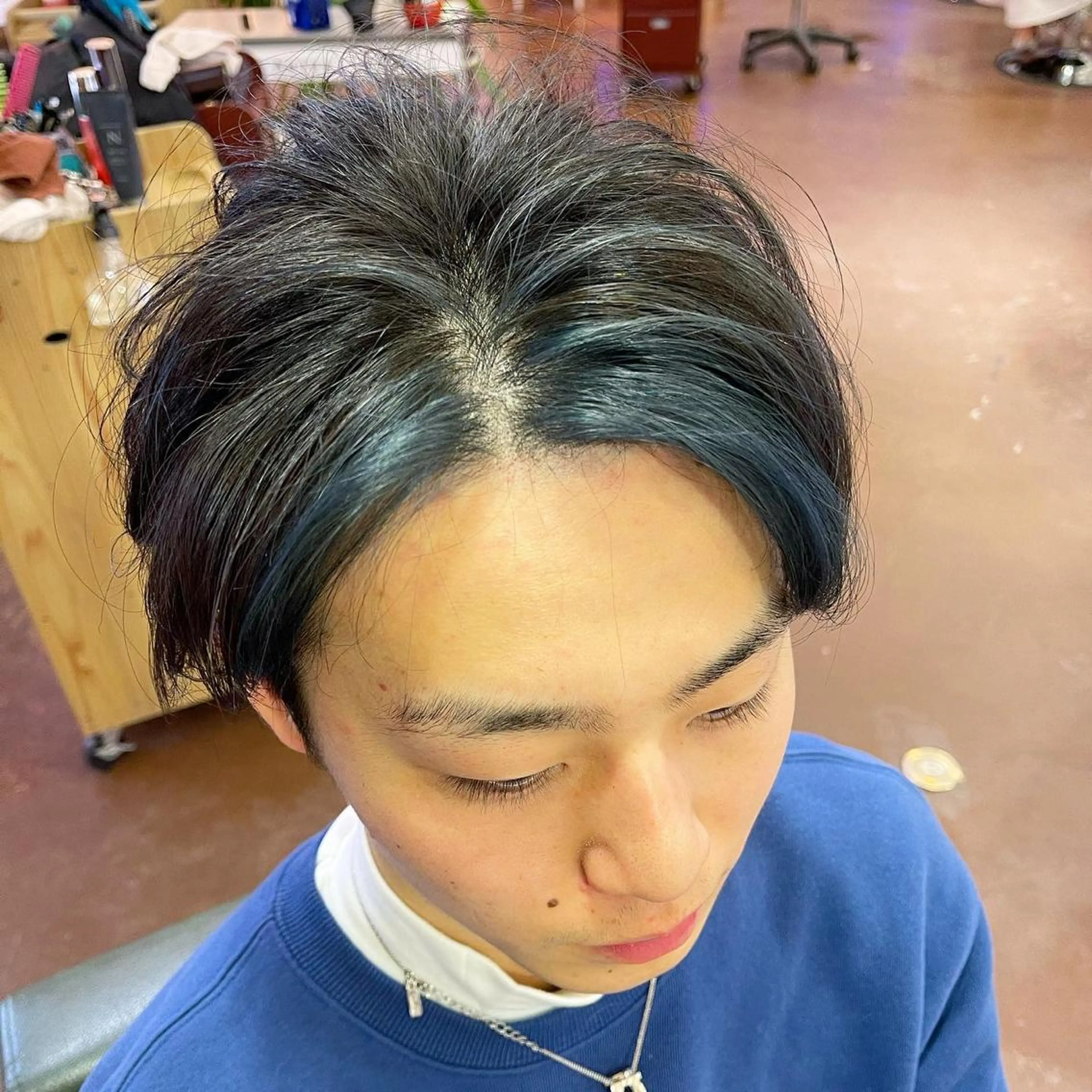 ショート カラー パーマ ヘアアレンジ メンズ メンズインナーカラー メンズ韓国風 ブルーカラー インナーカラー 韓国風ヘア ヘアカラー トリートメント Add9 柳田健登のヘアスタイル