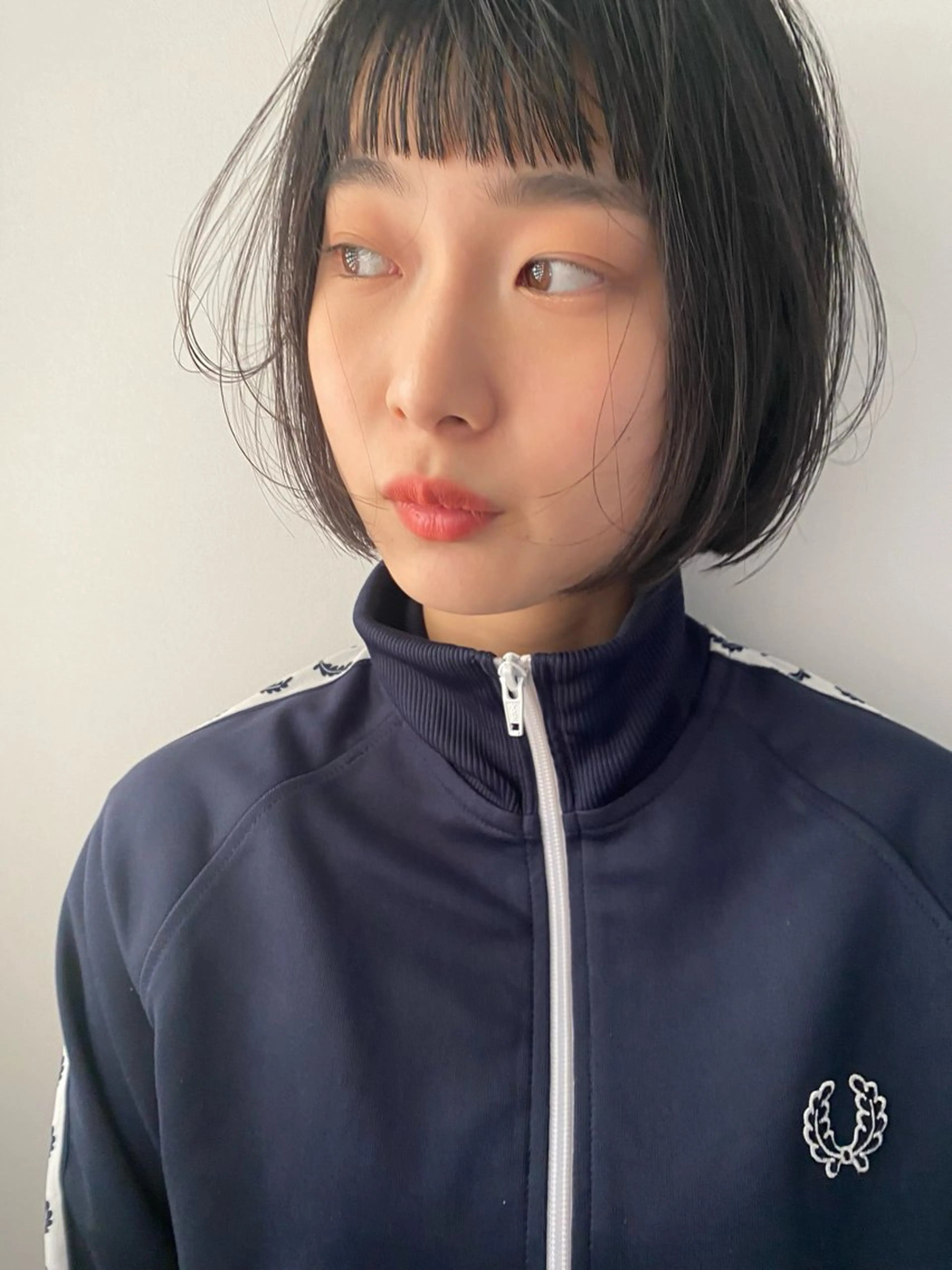 ミディアム カット YUUK I/レイヤーのヘアスタイル