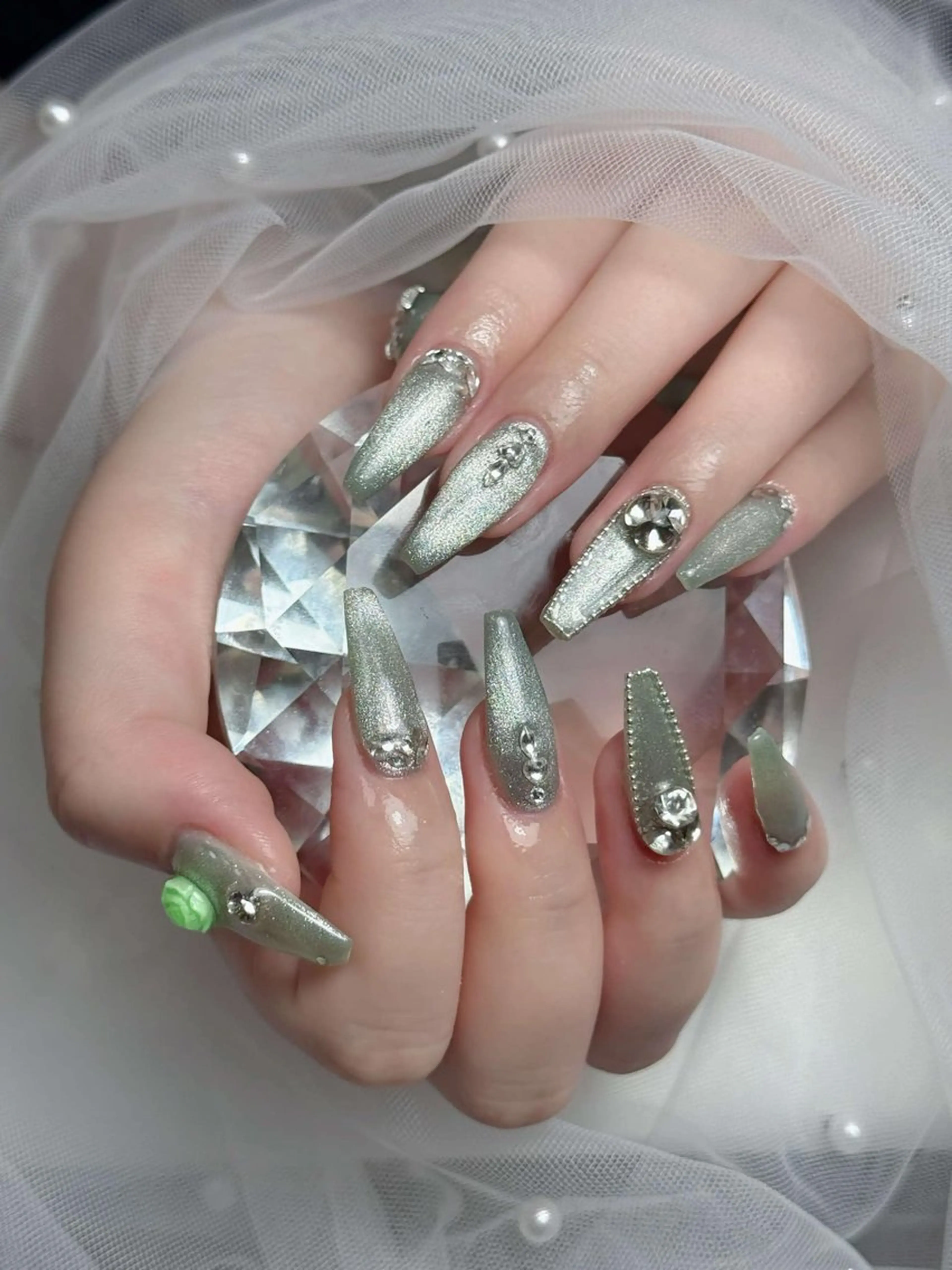 ネイル フレンチネイル ジェルネイル キラキラネイル 韓国ネイル マグネットネイル Julli nail studio所属・Julli NailStudioのネイルデザイン