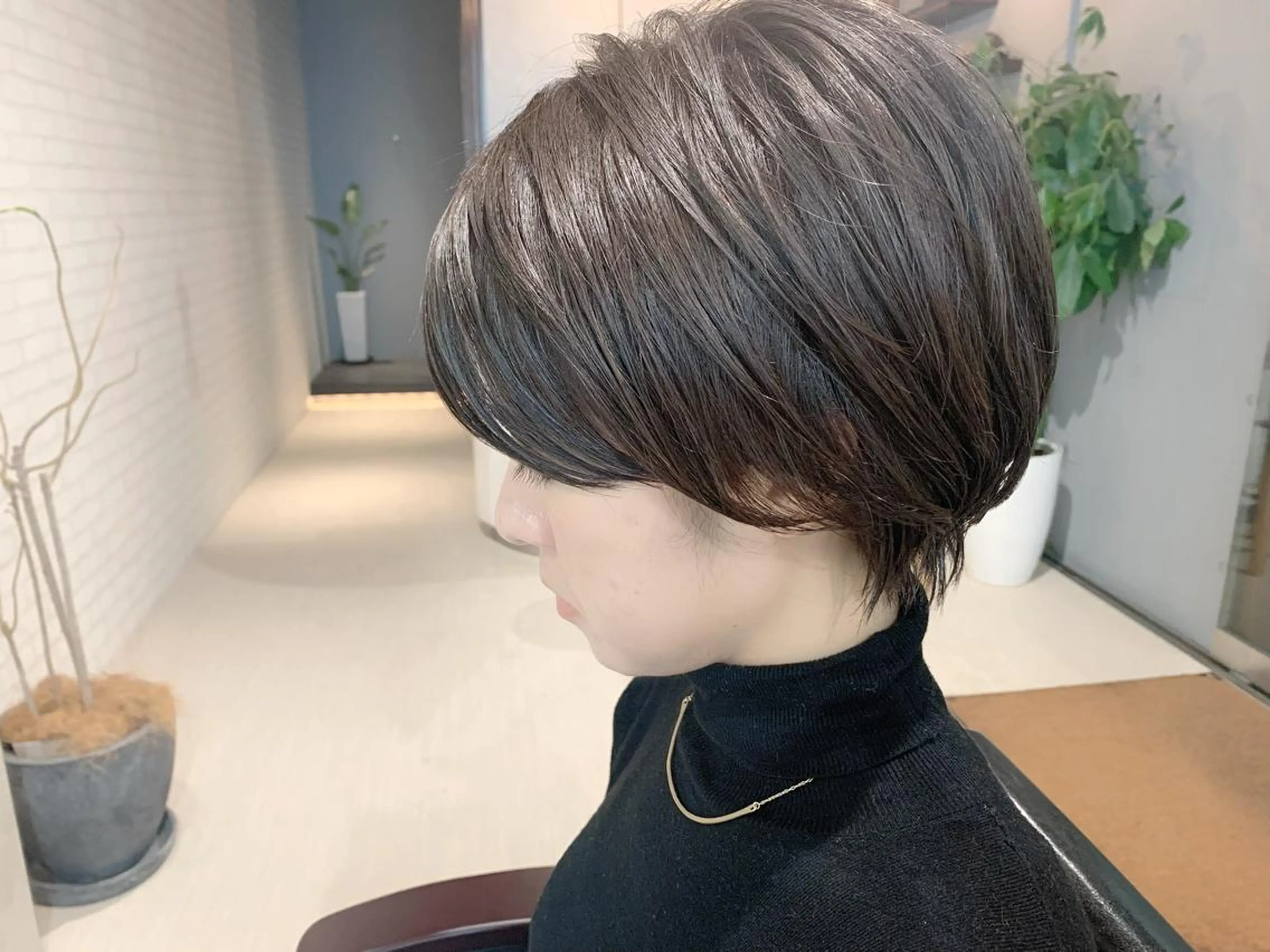 ショート カラー アッシュ ショートヘア EMANON天神所属・Hitomi Ezakiのヘアスタイル