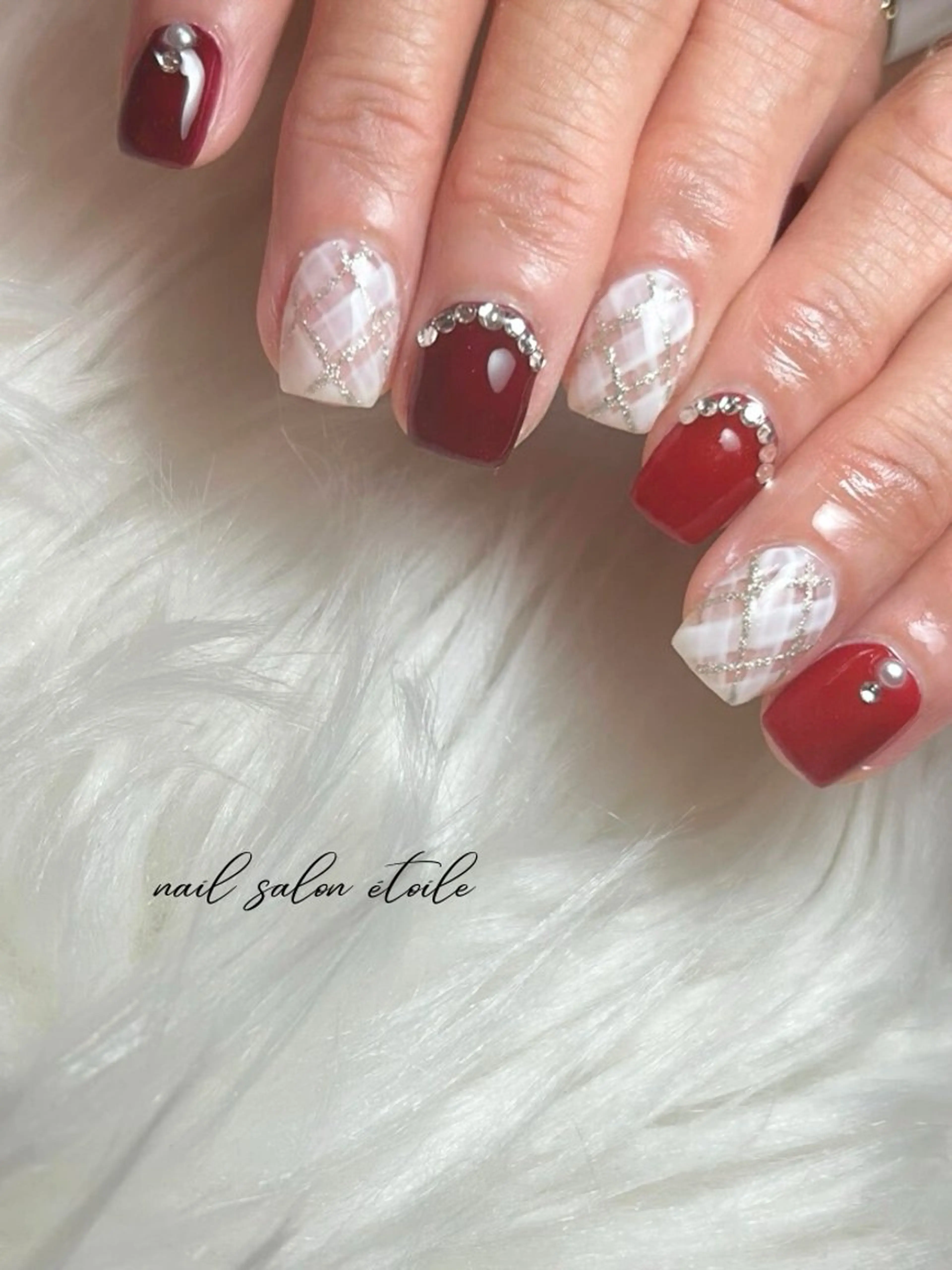 ネイル ボルドー クリアネイル 赤色 ストーンネイル ホワイト ハンドネイル nail salon étoileのネイルデザイン