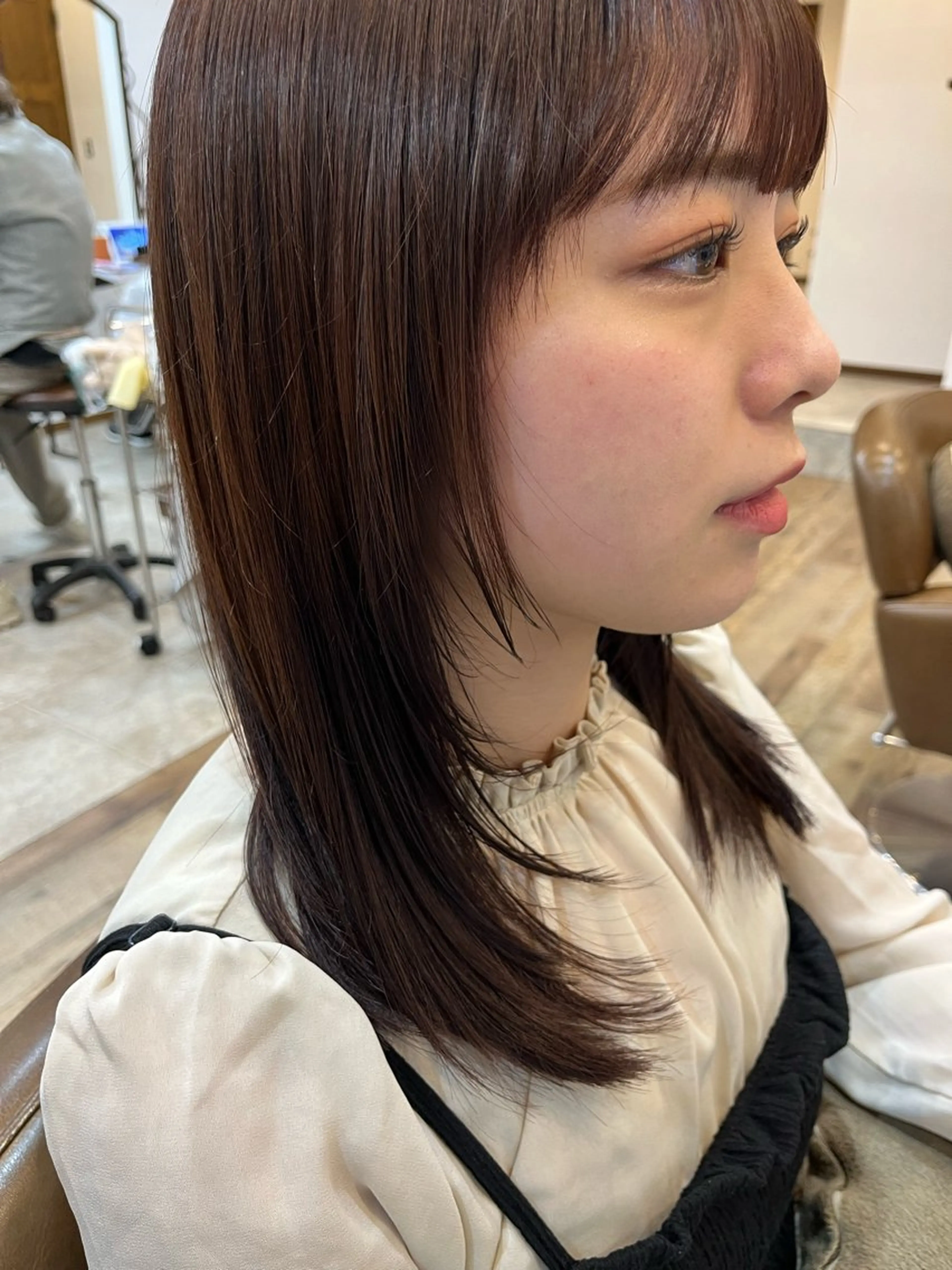 セミロング カット 小山 朱音のヘアスタイル