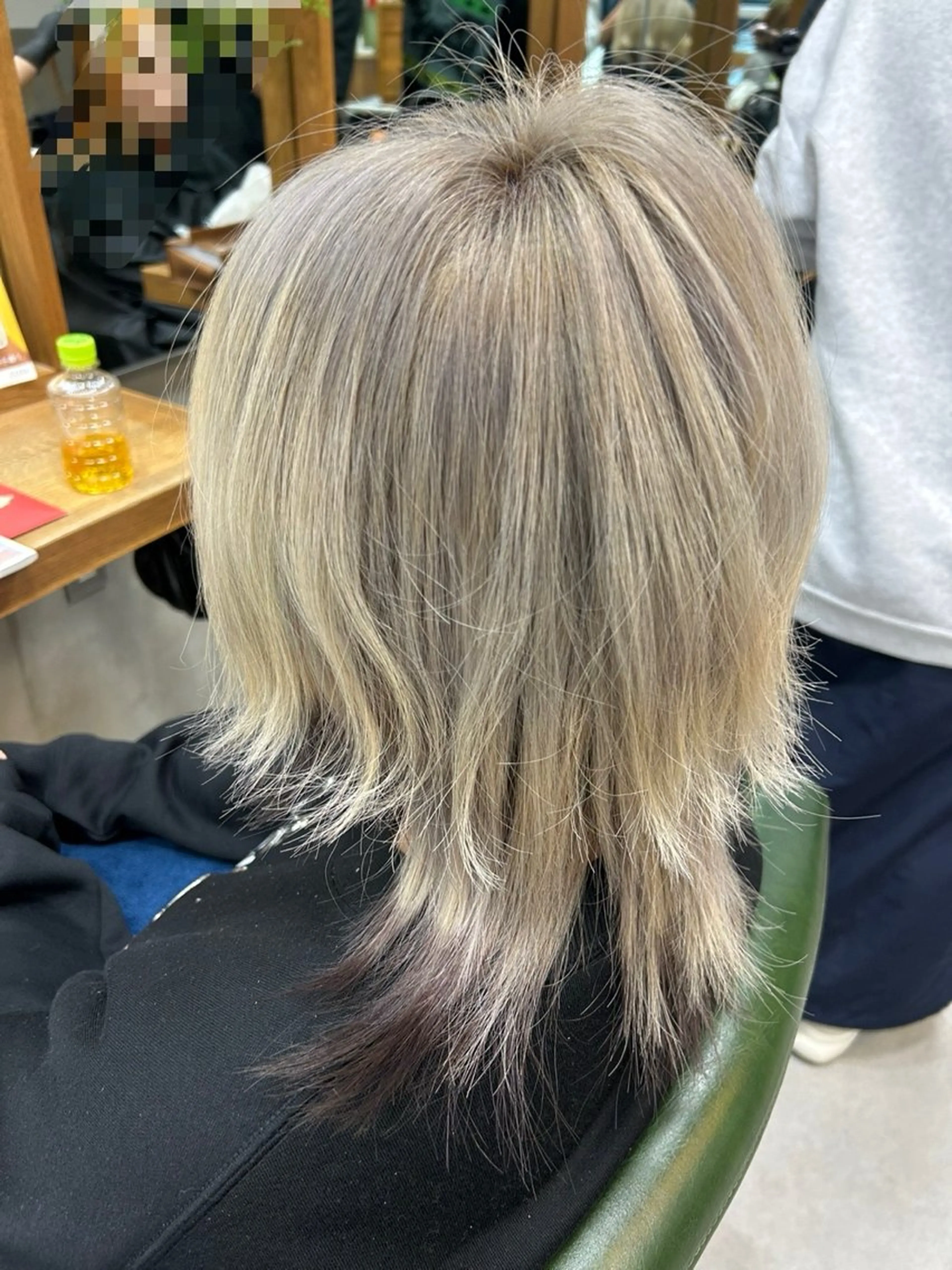 ミディアム カラー ブリーチ インナーカラー カット ヘアカラー トリートメント 若狭 彩花のヘアスタイル