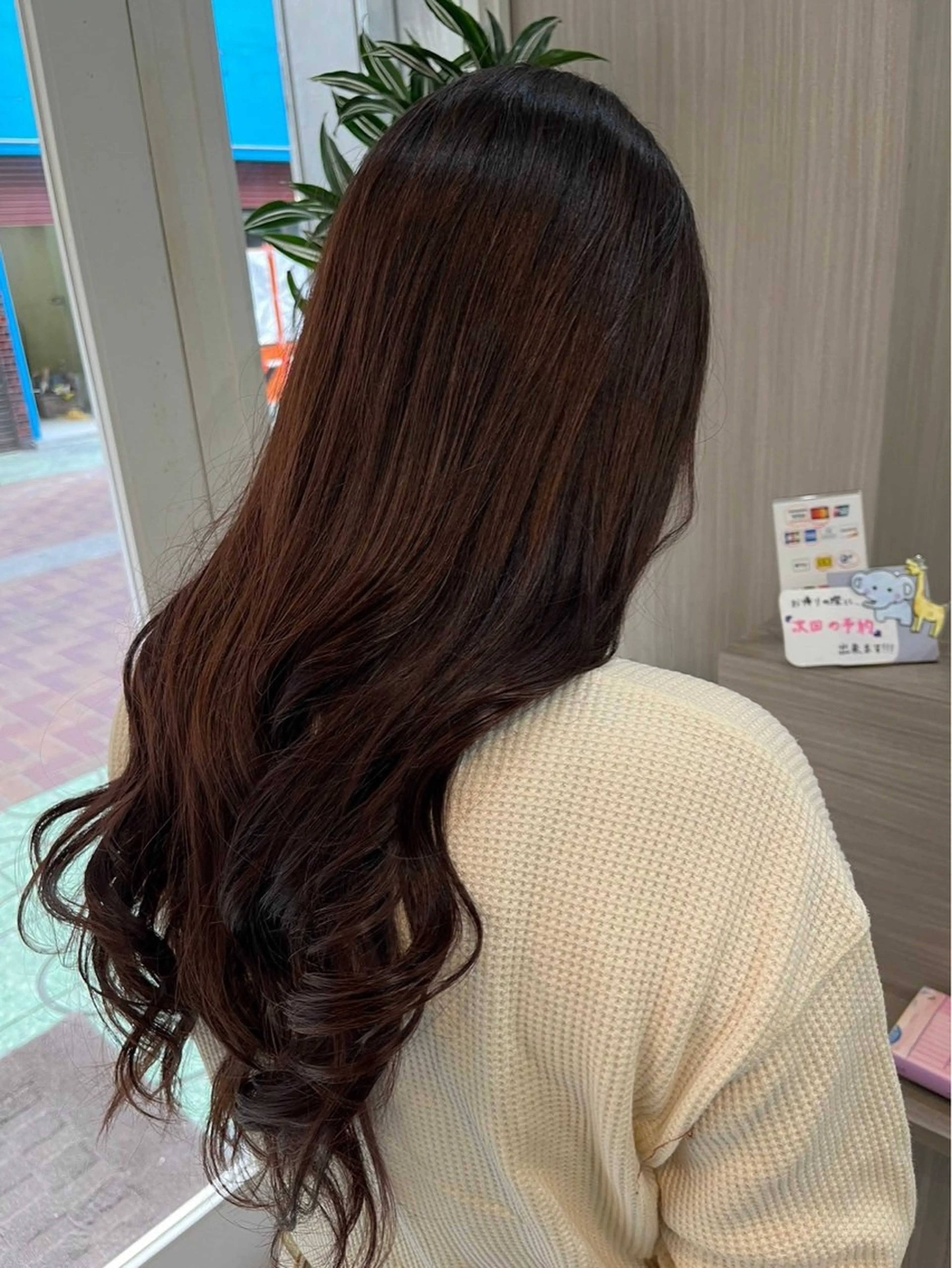 セミロング カラー 生尾 虹水のヘアスタイル