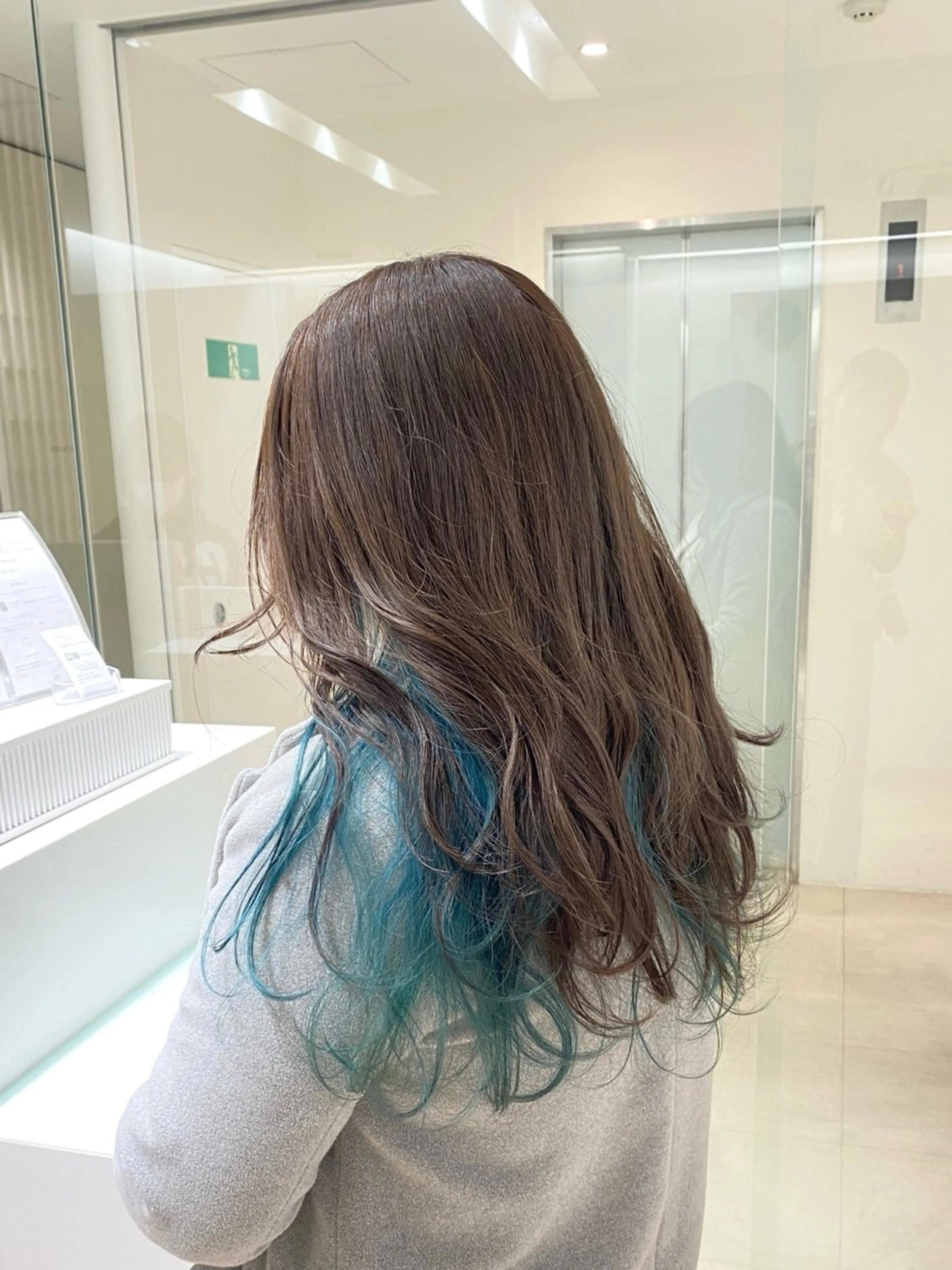 ロング カラー ブルーカラー カット ヘアカラー トリートメント 松永 わかなのヘアスタイル