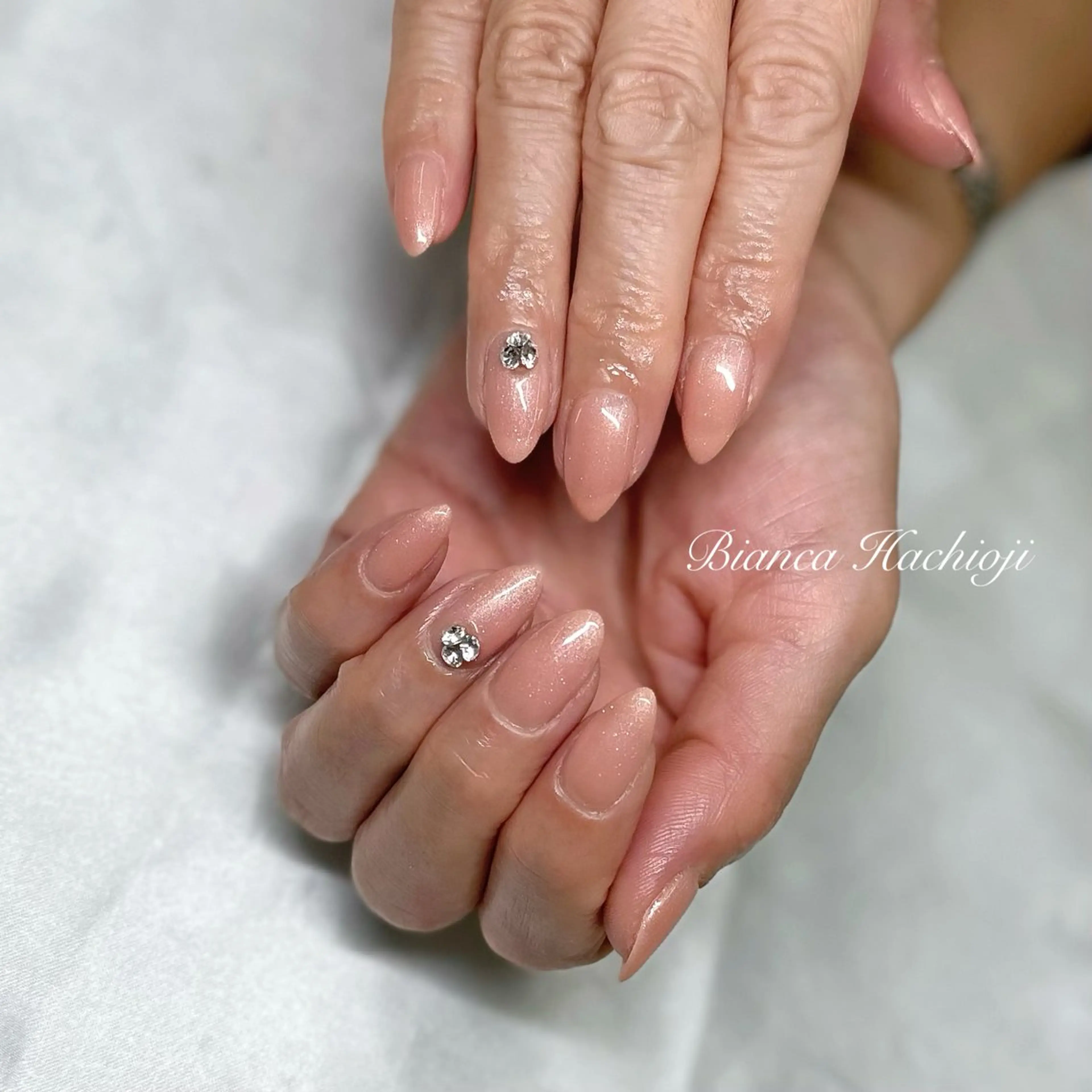 ネイル ストーンネイル ハンドネイル Bianca🦋 AIRAのネイルデザイン