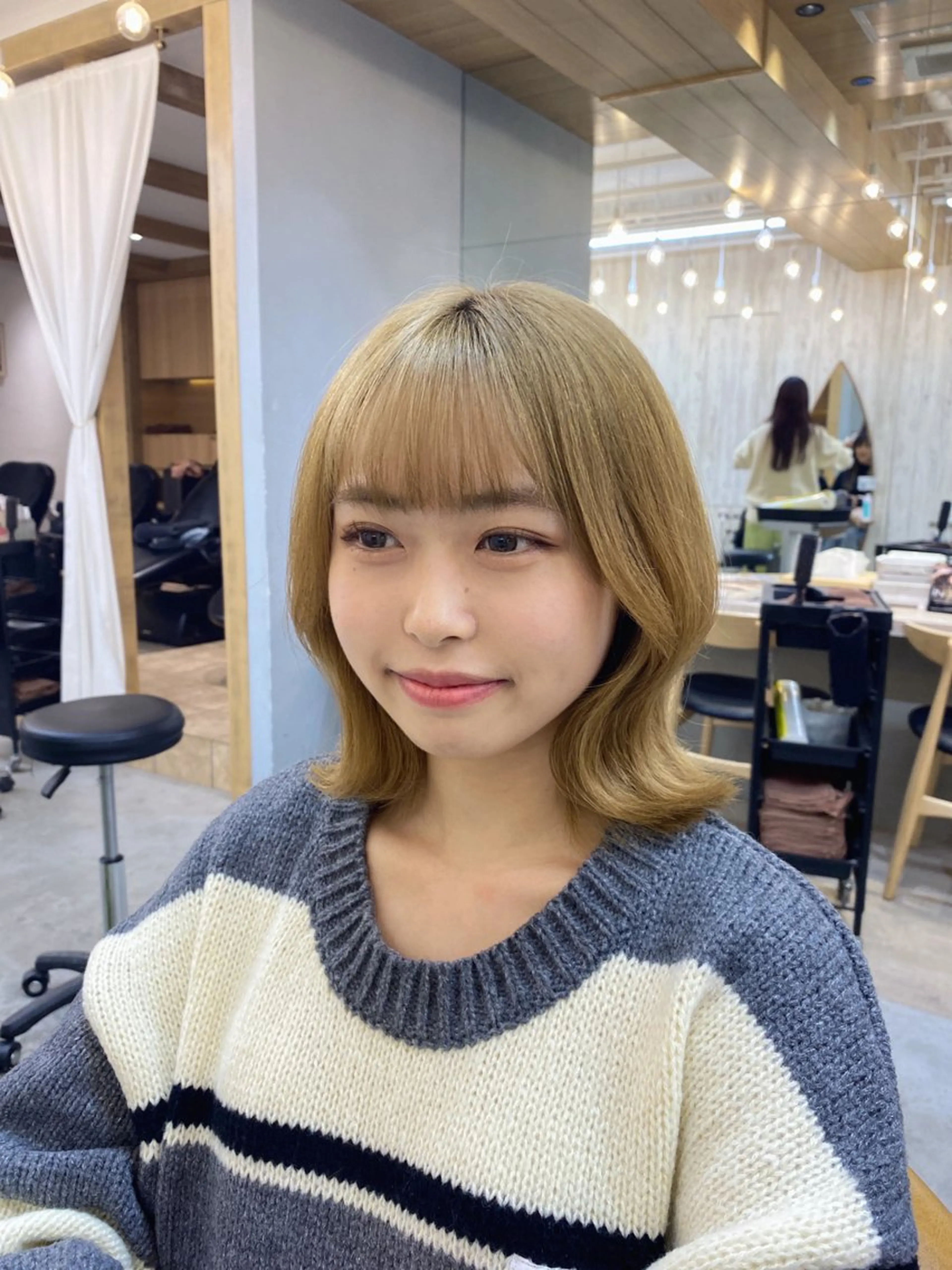 ミディアム カラー くびれヘア 外ハネヘア ボブ縮毛矯正 韓国レイヤーRINAのヘアスタイル