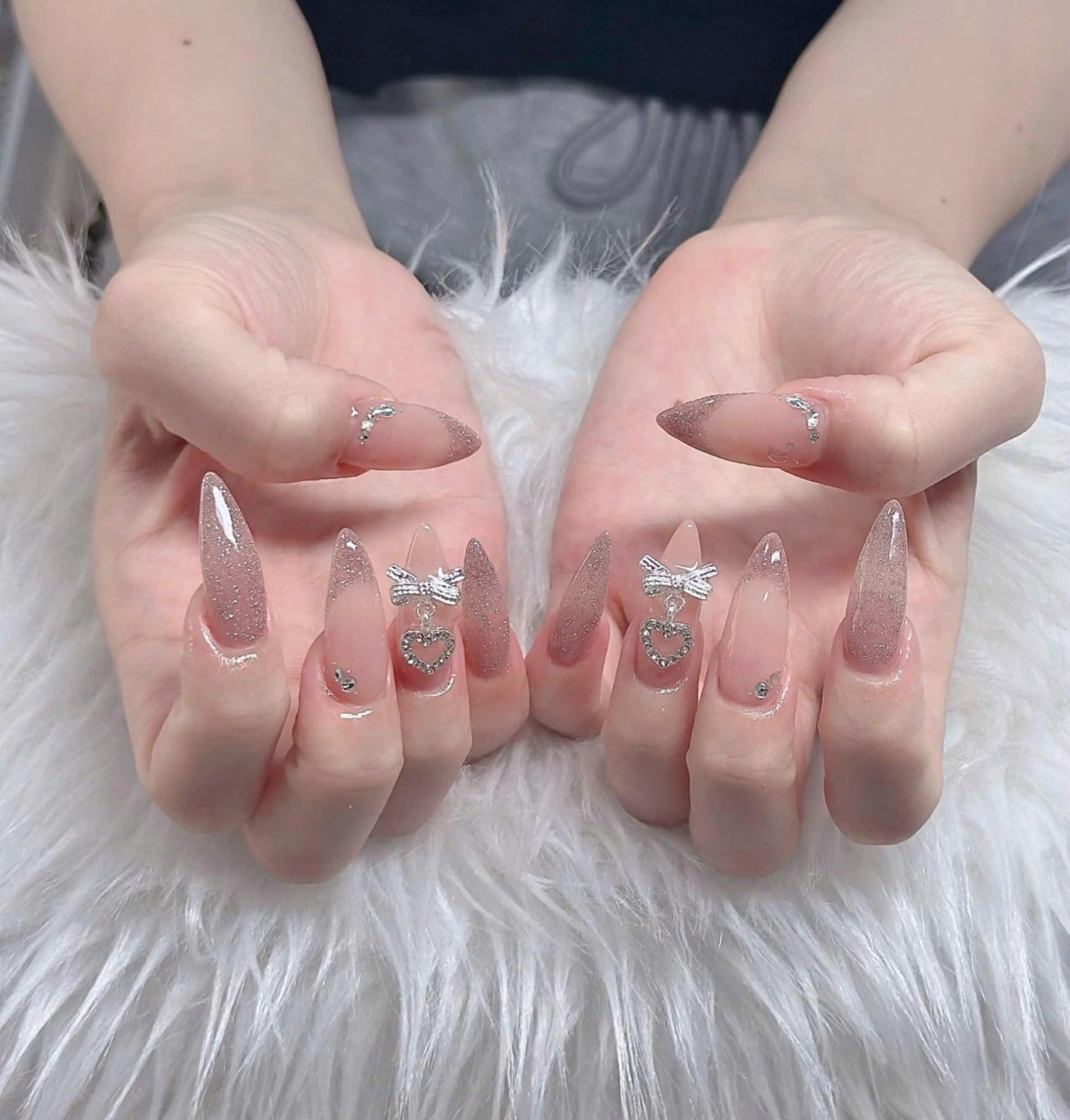ネイル オーロラネイル フレンチネイル ジェルネイル ハロウィン キラキラネイル ハンドネイル H.baby Nail Salonのネイルデザイン