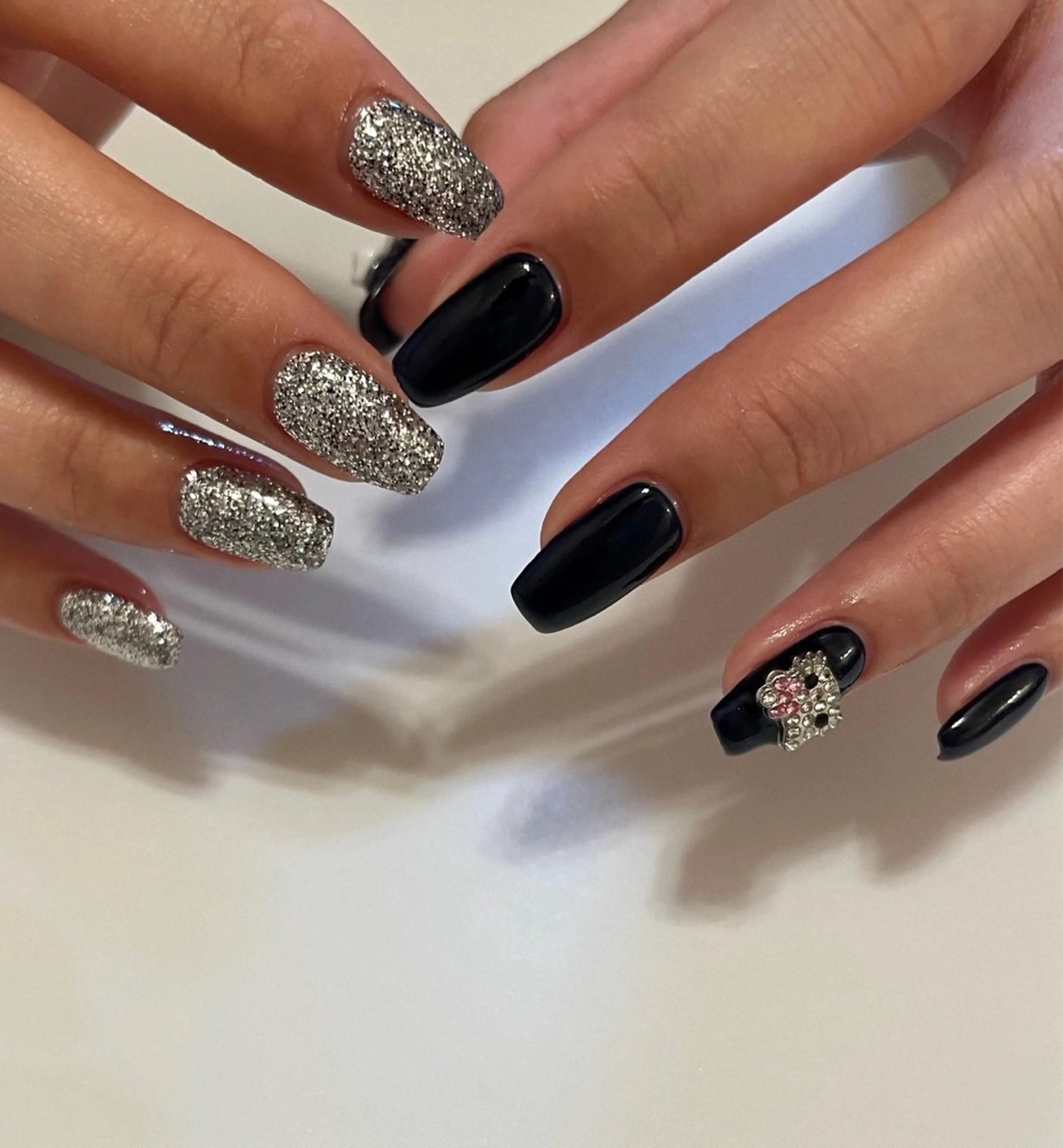 ネイル キラキラネイル ハンドネイル Nailsalon Olu所属・ネイリスト Nanaのネイルデザイン