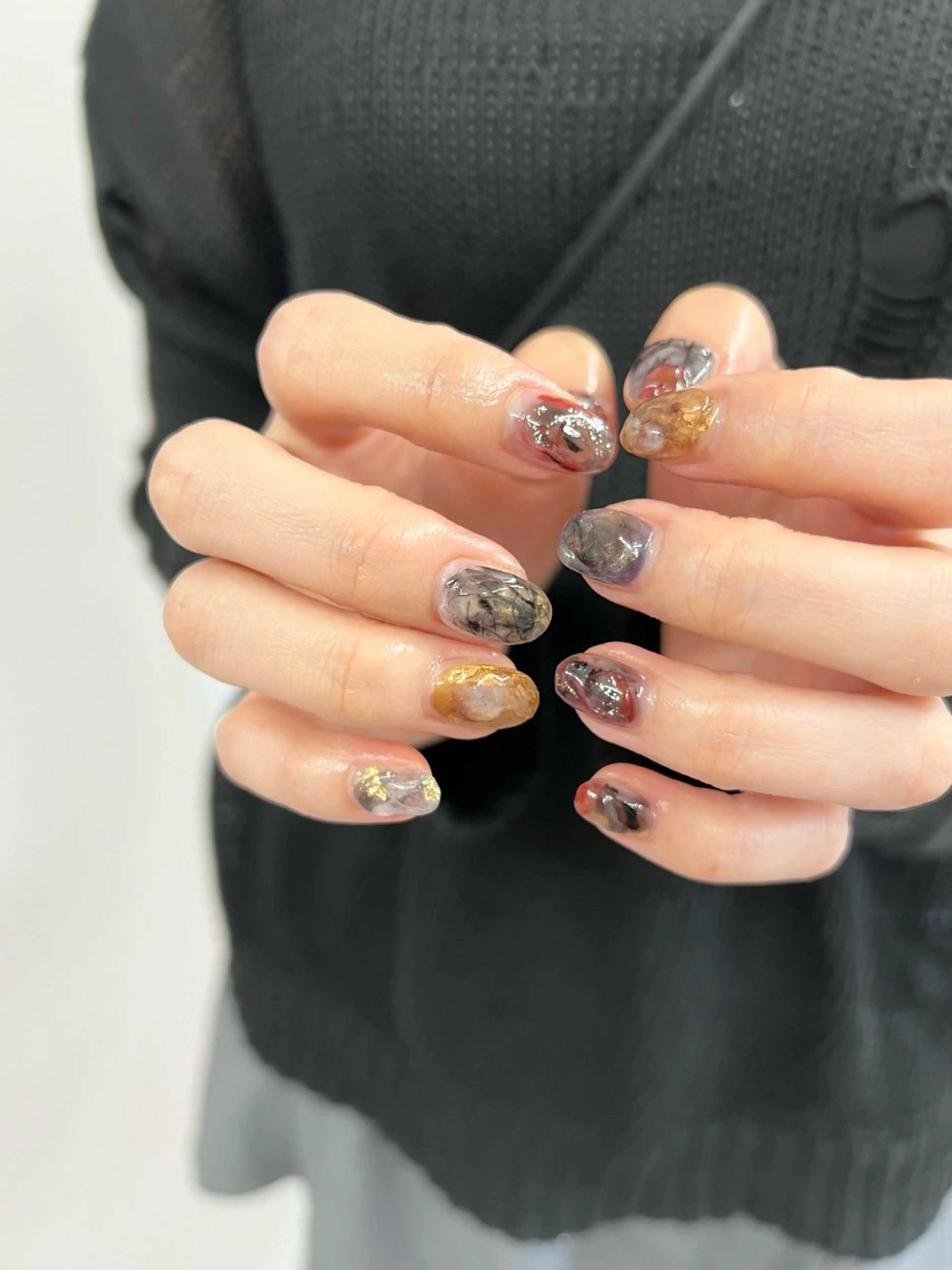 ネイル ジェルネイル ゴールド 韓国ネイル マグネットネイル ニュアンスネイル ハンドネイル ハンドケア Bana_ Nailのネイルデザイン
