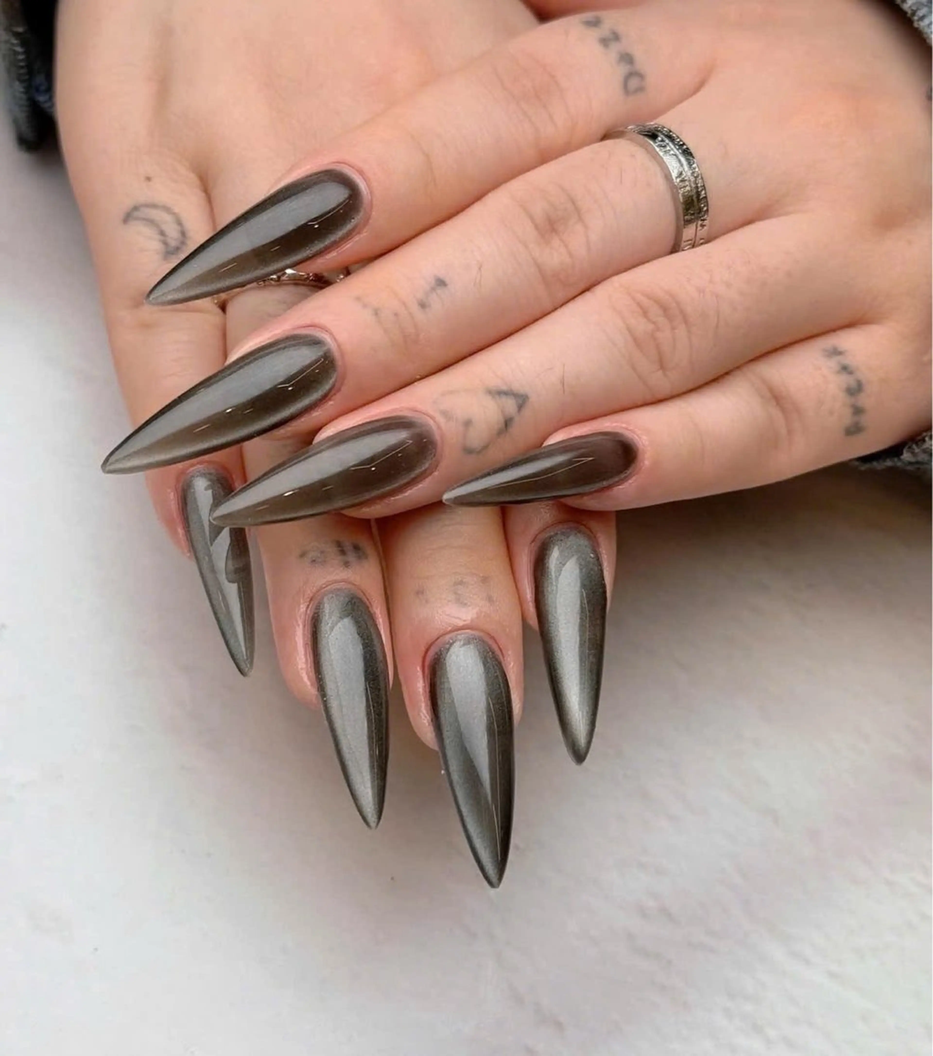 ネイル フレンチネイル キラキラネイル マグネットネイル ミラーネイル ニュアンスネイル ハンドネイル Lyn Nailのネイルデザイン