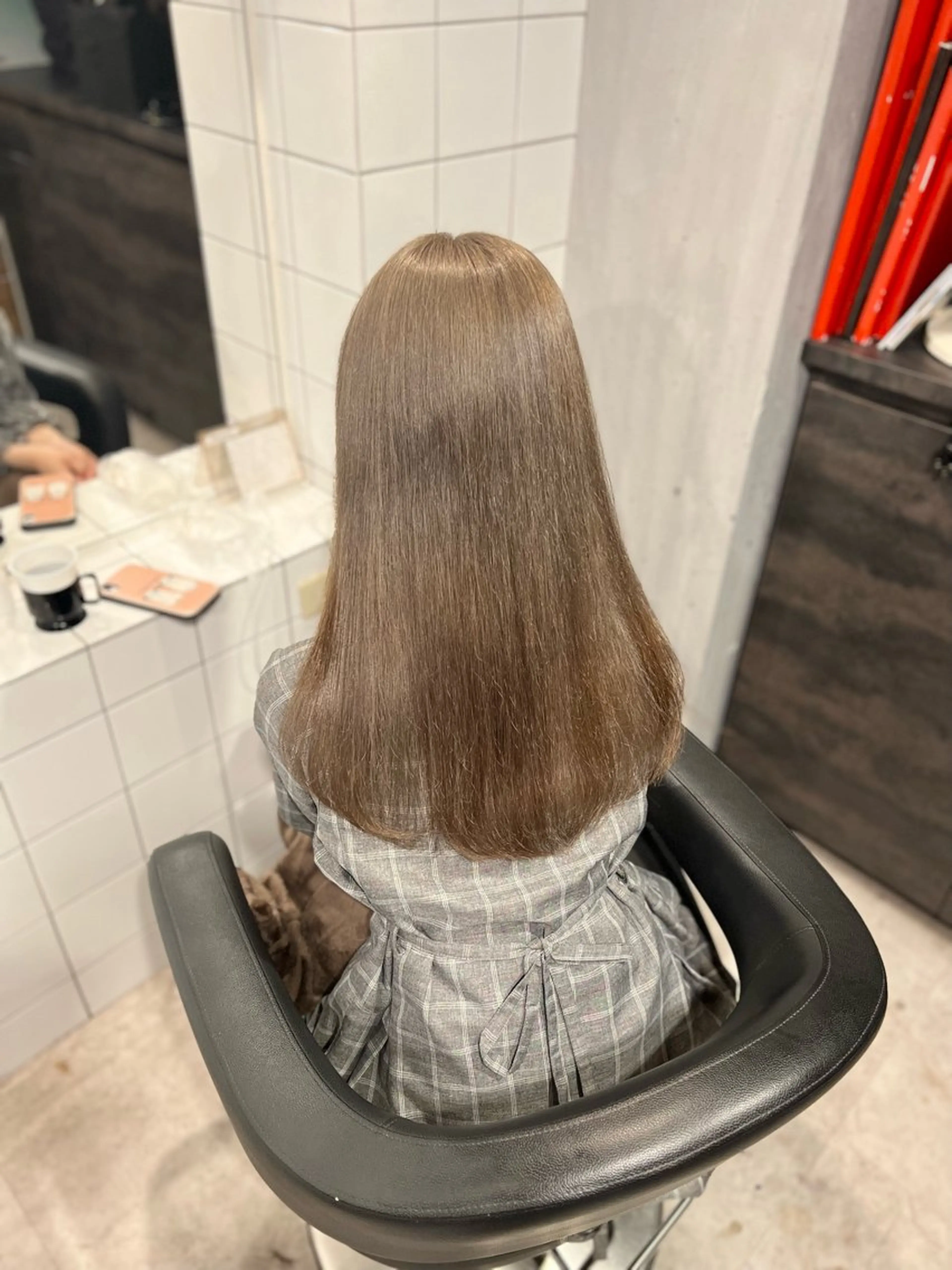 ロング カラー カット ヘアカラー トリートメント ハイトーンカラー 🦄レイヤーカットのヘアスタイル