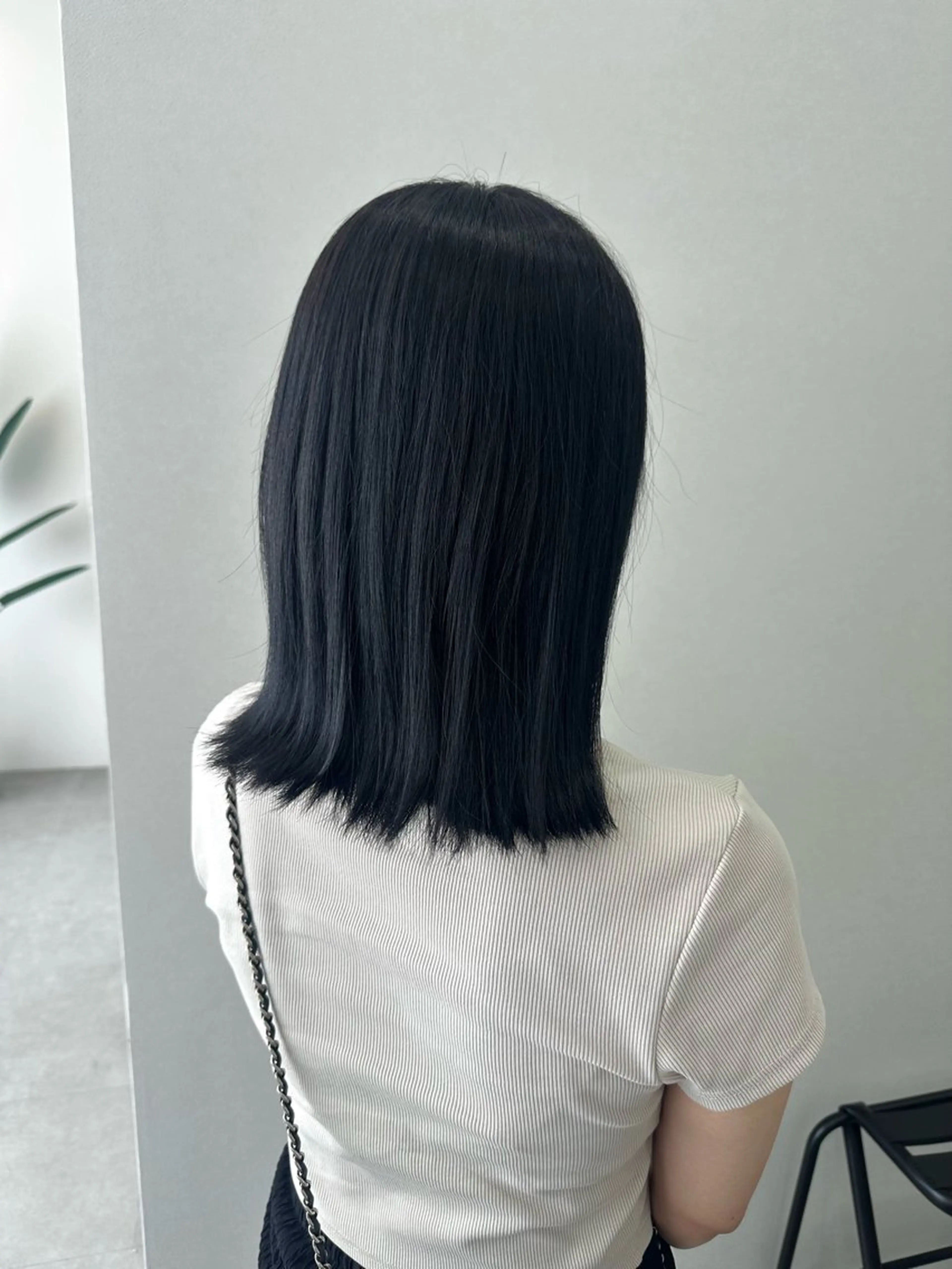 セミロング カラー 黒髪 ブルーカラー ブルーブラック ヘアカラー SOYON Reiのヘアスタイル