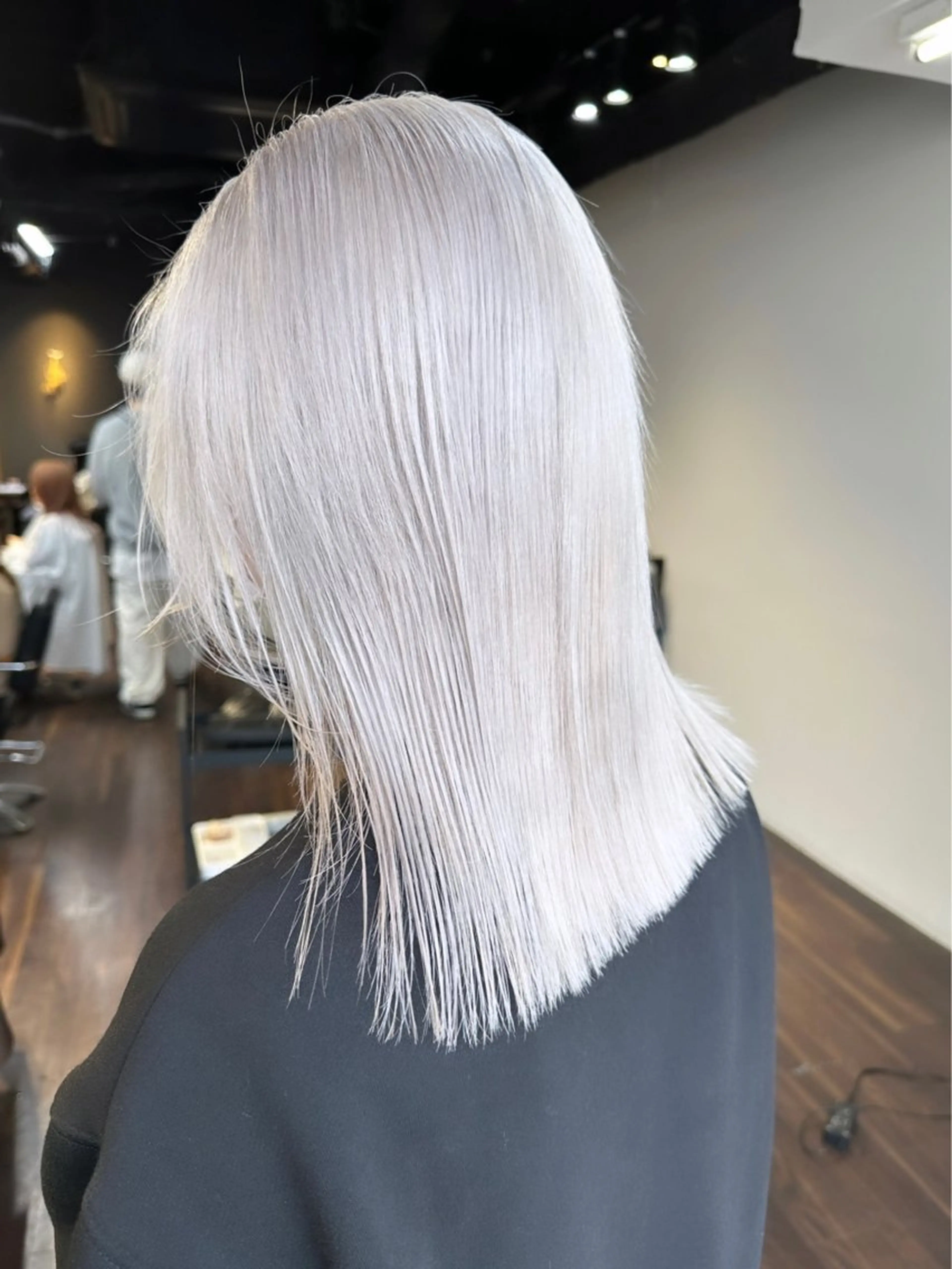ロング カラー ヘアアレンジ ベージュカラー ブリーチ イヤリングカラー ハイトーンカラー ミルクティーベージュ カット ヘアカラー トリートメント 髪質改善/縮毛矯正 ダブルカラー/Youのヘアスタイル