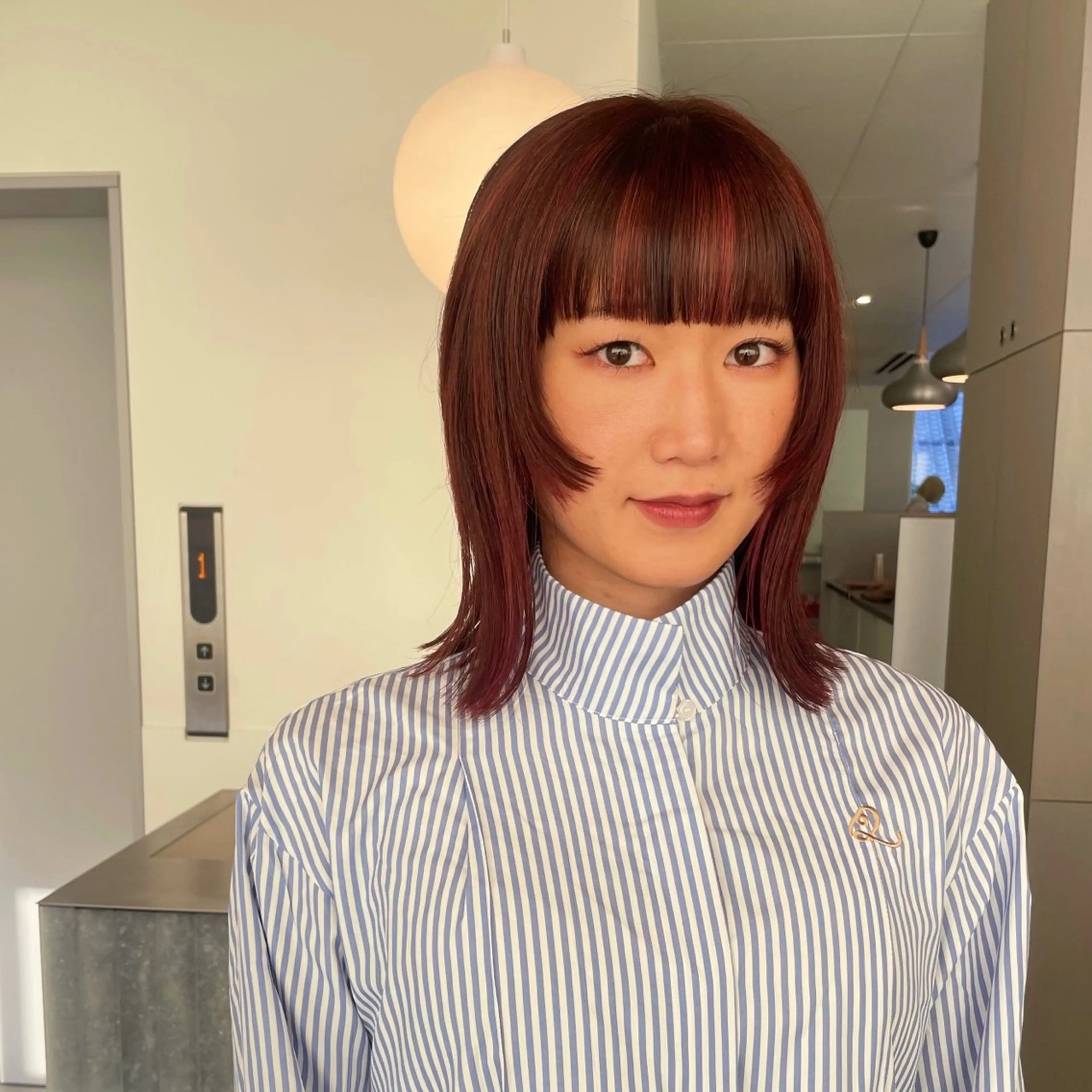 ミディアム カラー ベージュカラー ブリーチ カシス 透明感カラー ダブルカラー ブリーチ/レイヤー 🌻Mutsumiのヘアスタイル