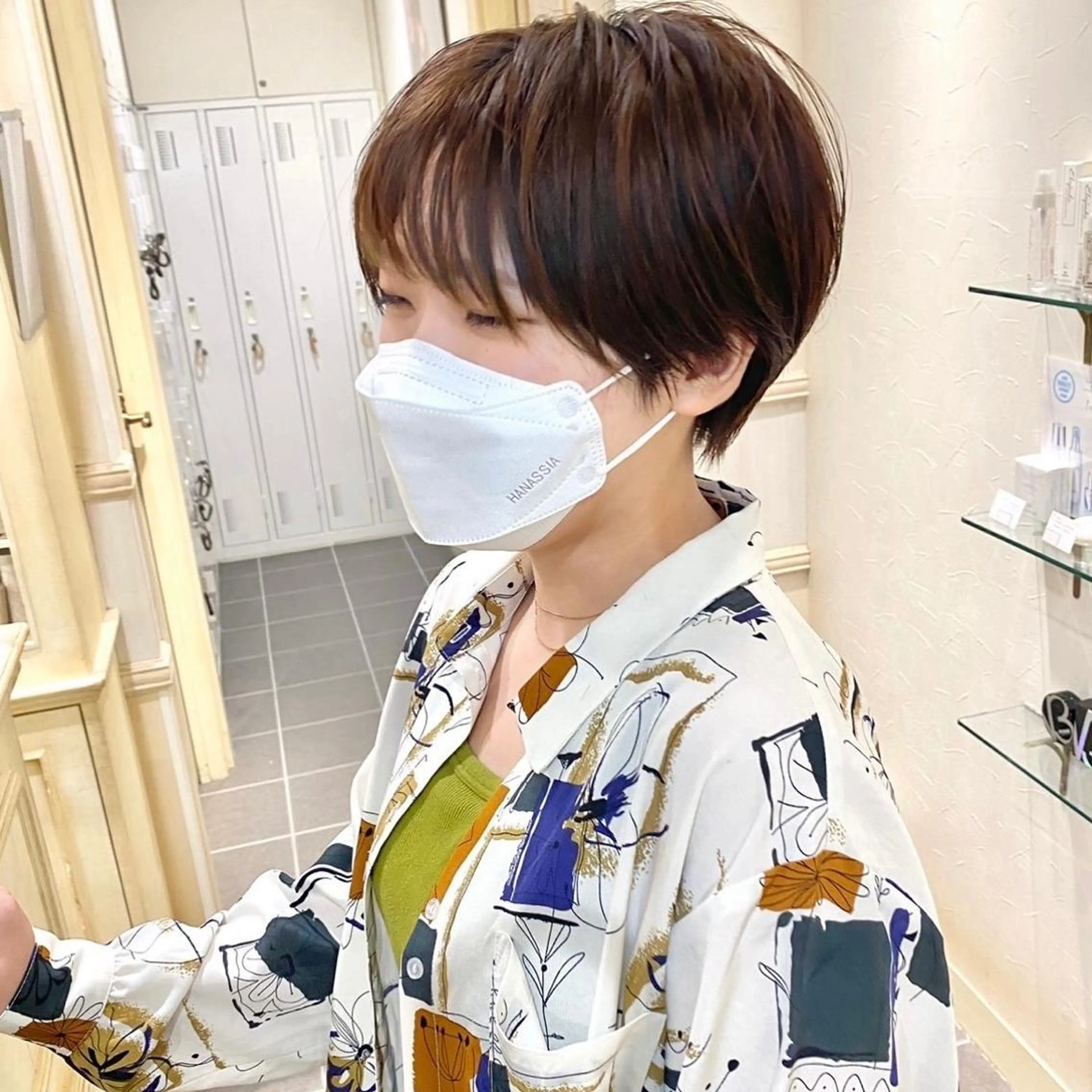 ショート カラー ハンサムショート ブリーチ グレージュ ハイライトカラー シルバー ✨BASSA 【高田馬場】✨のヘアスタイル