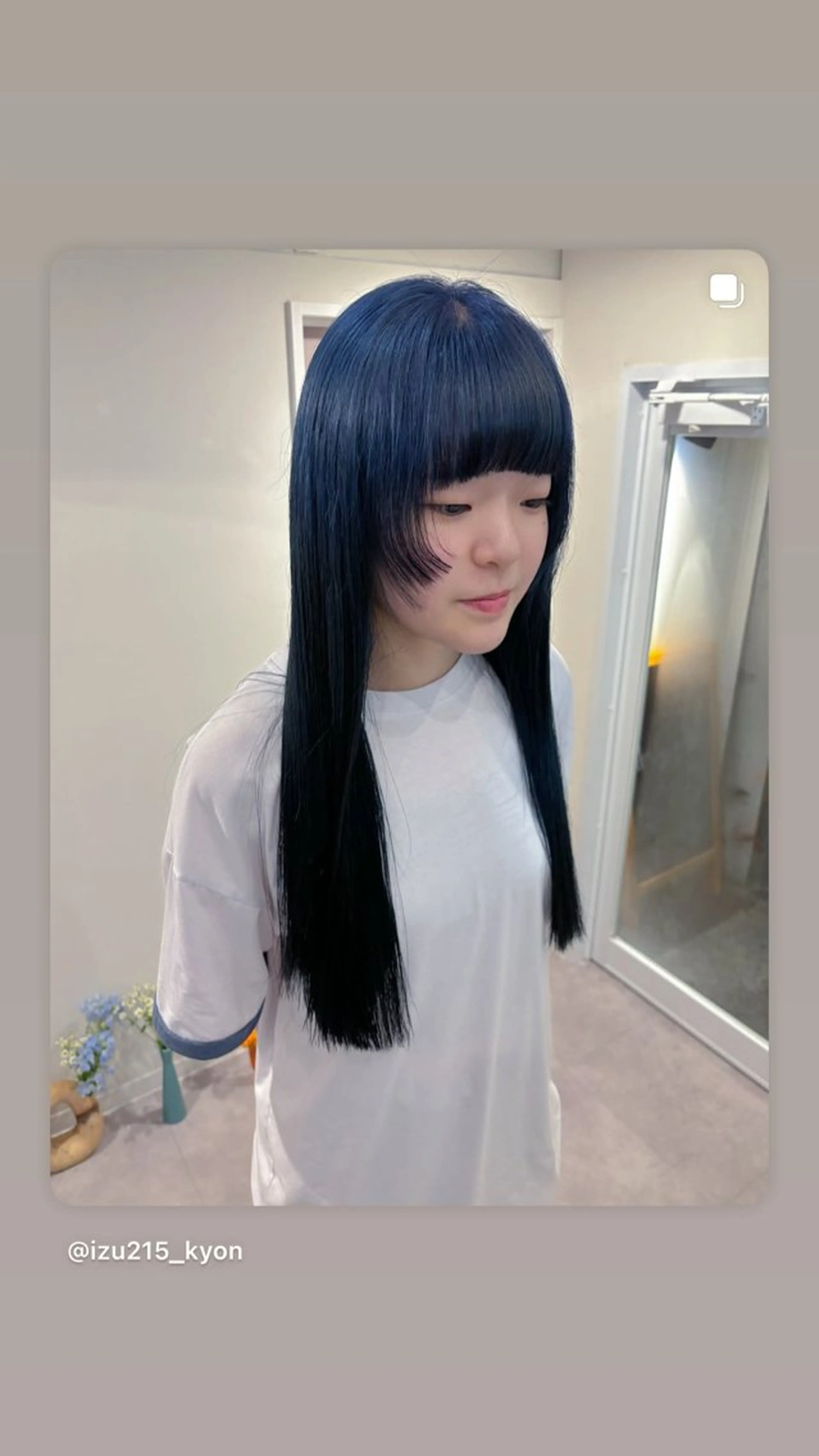 ロング カラー ブリーチ ブルーカラー グラデーションカラー izu 🫧のヘアスタイル