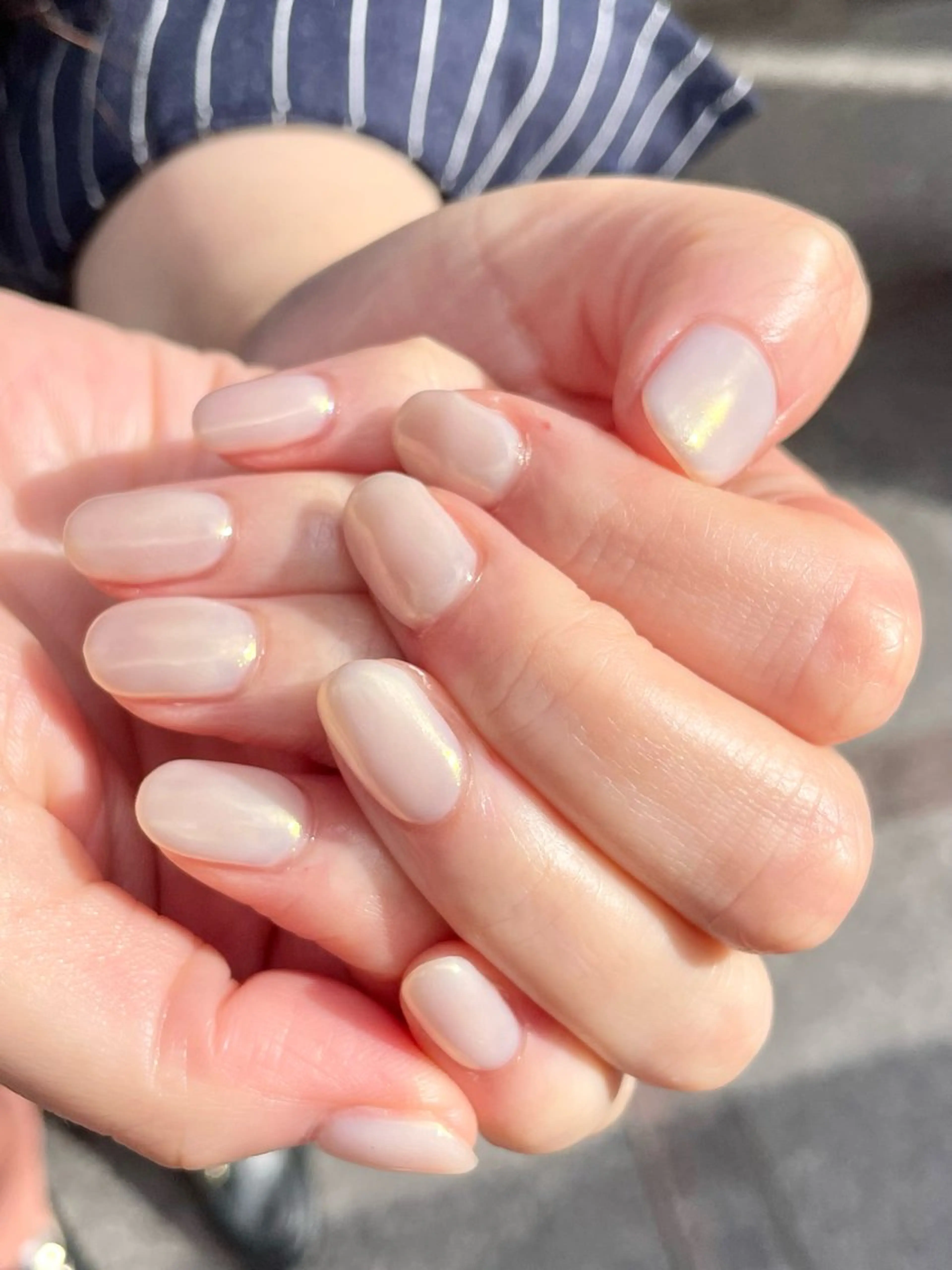 ネイル オーロラネイル オフィスネイル ホワイト ハンドネイル 堀内 美里のネイルデザイン