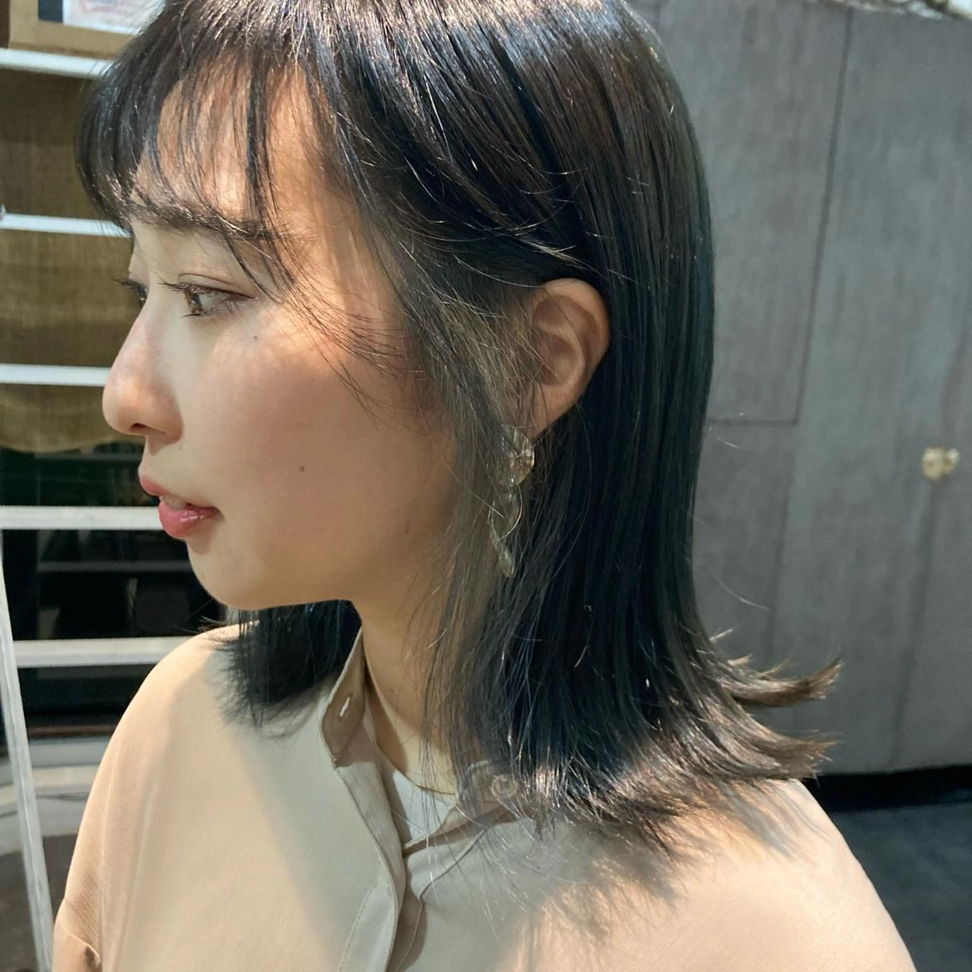 ミディアム ハイライト 佐伯 真奈のヘアスタイル