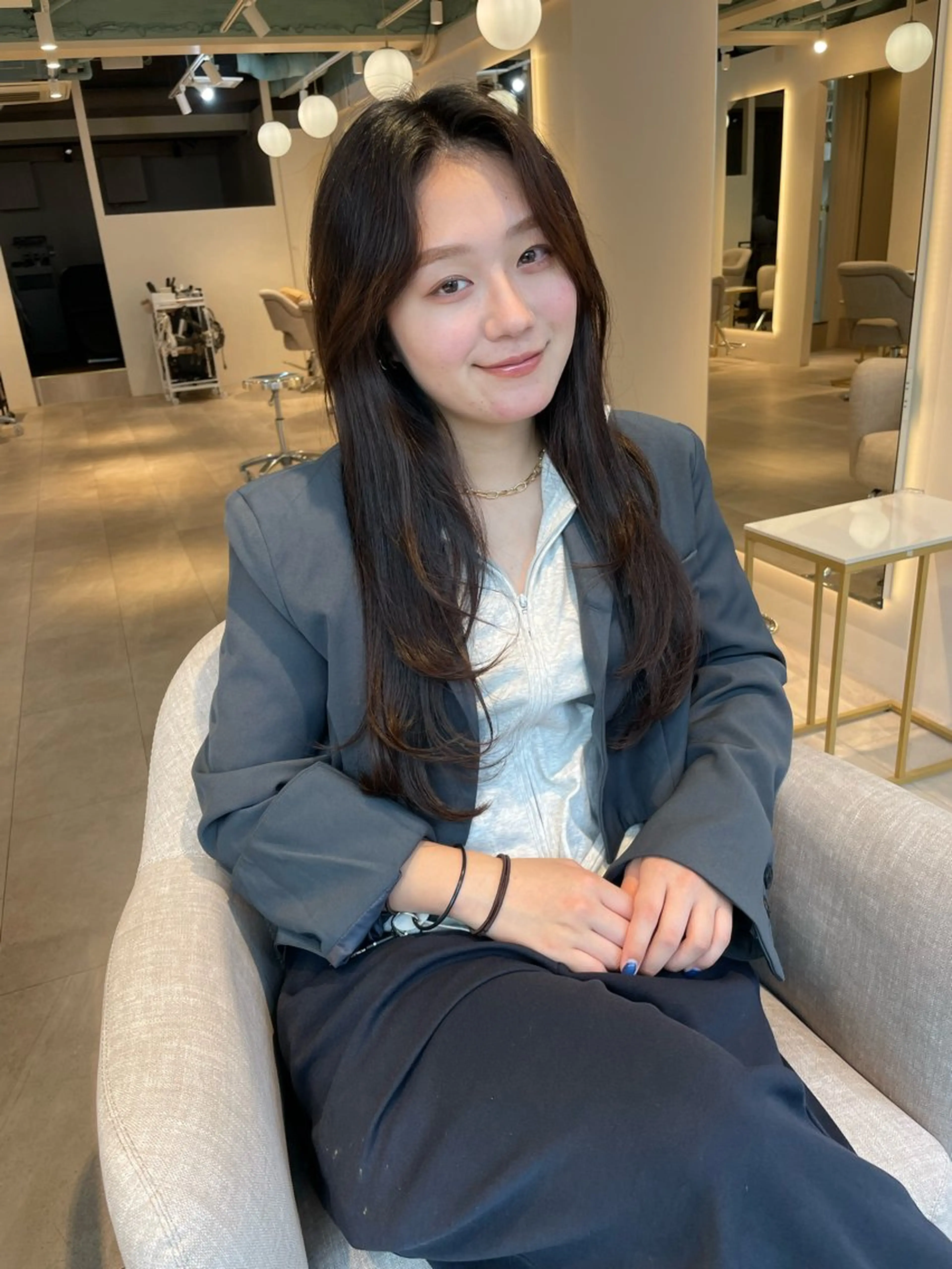 ロング 根本 彩永のヘアスタイル