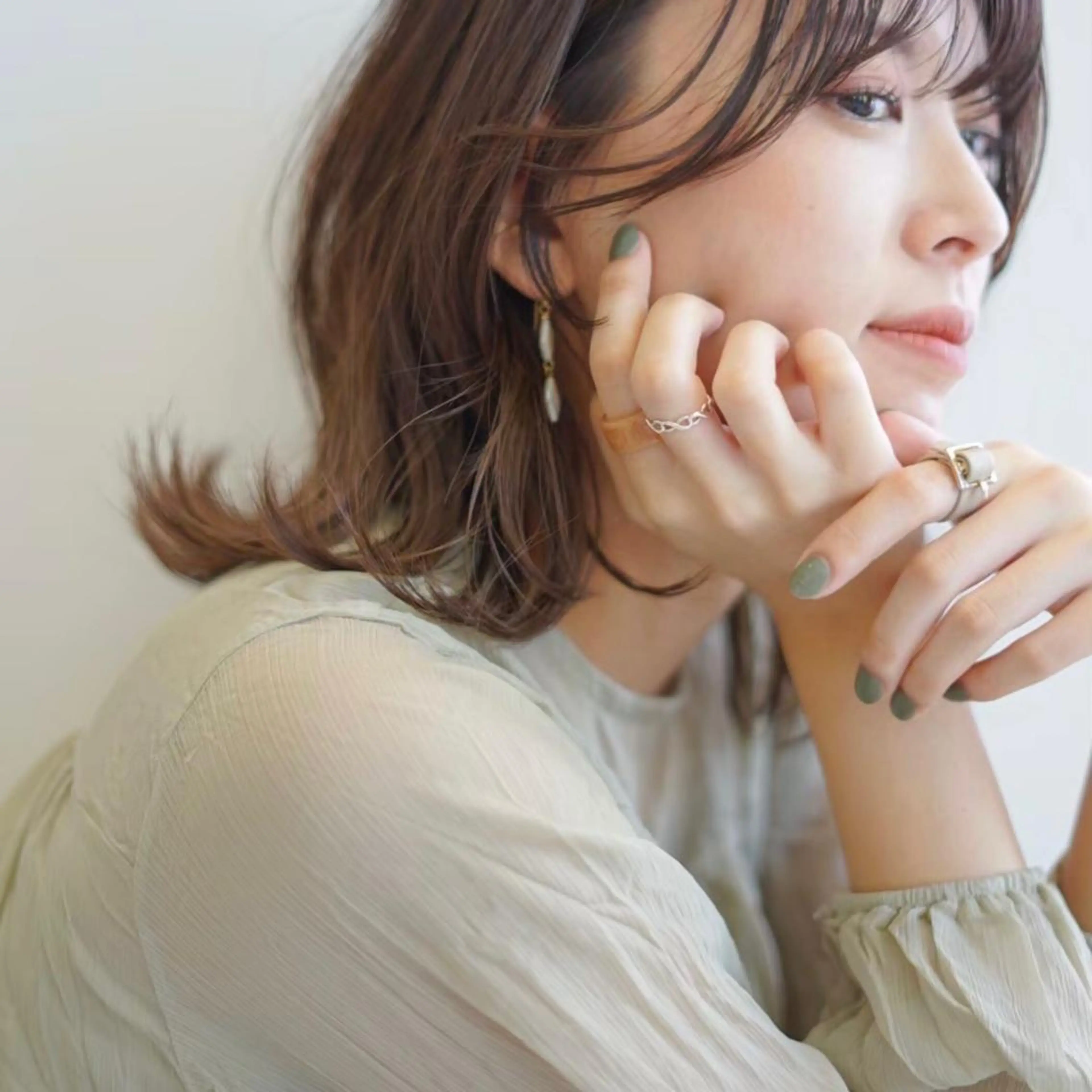 ミディアム 小林 愛花のヘアスタイル